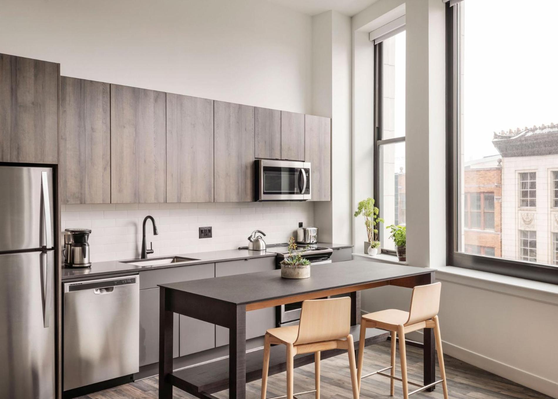 One-Bedroom Apartment - Photo 3
