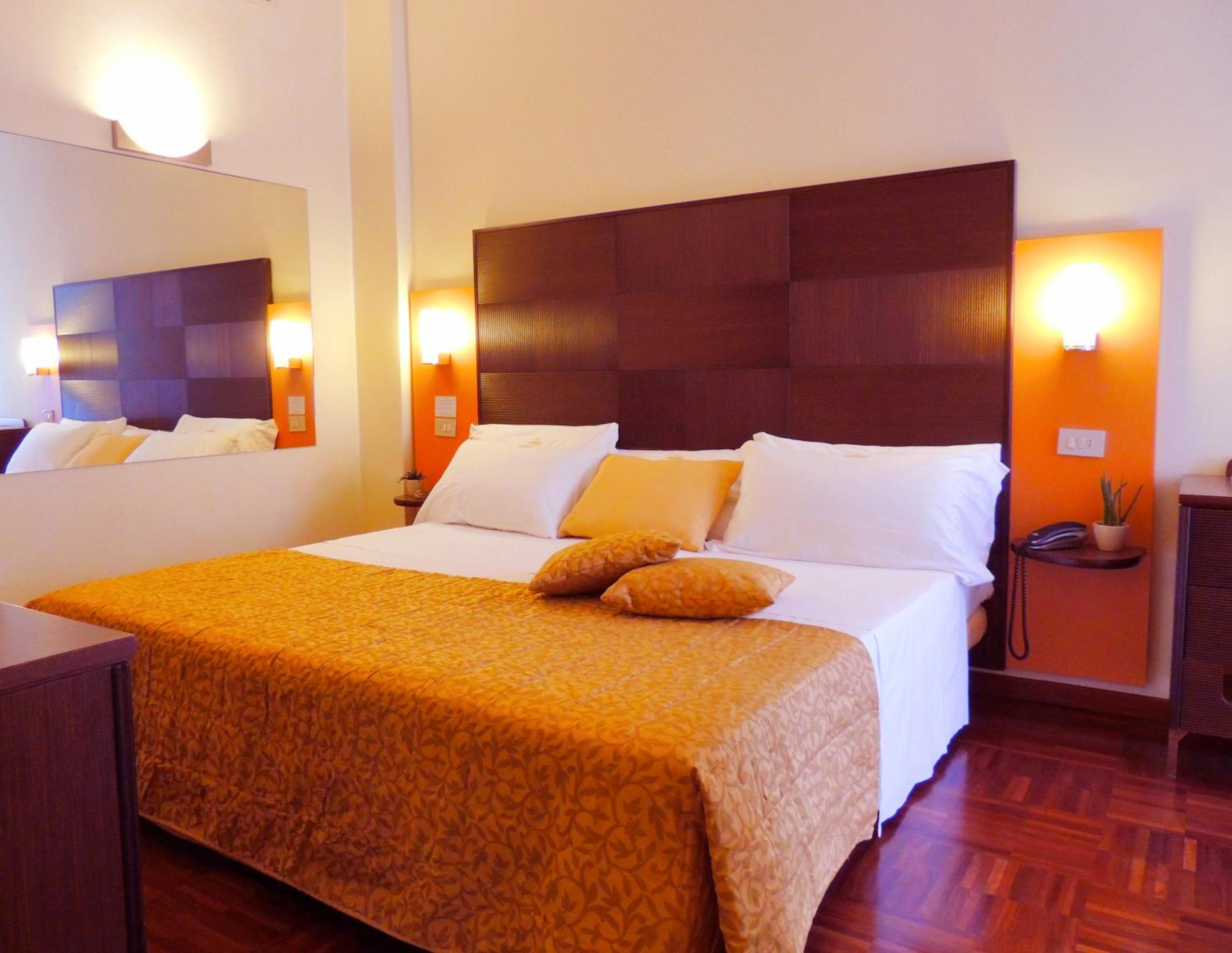 Standard Double Room - Photo 3