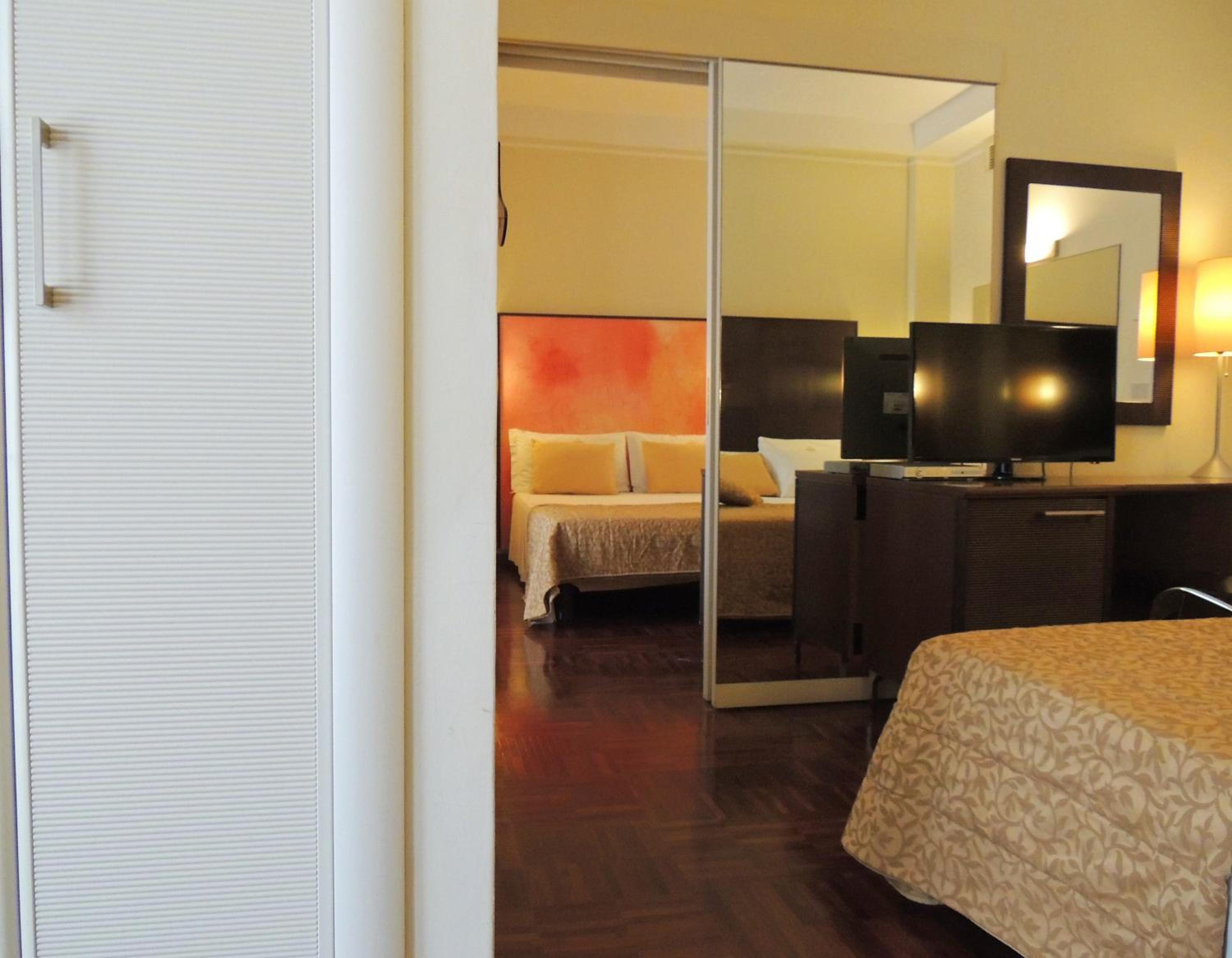 Standard Double Room - Photo 2