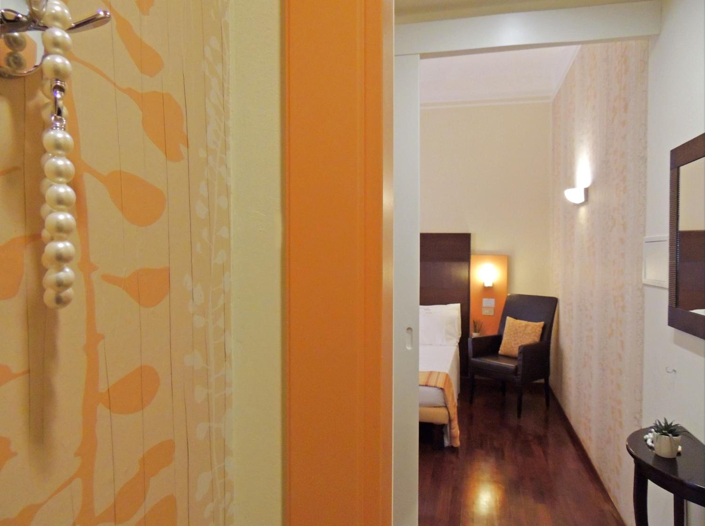 Suite - Photo 5