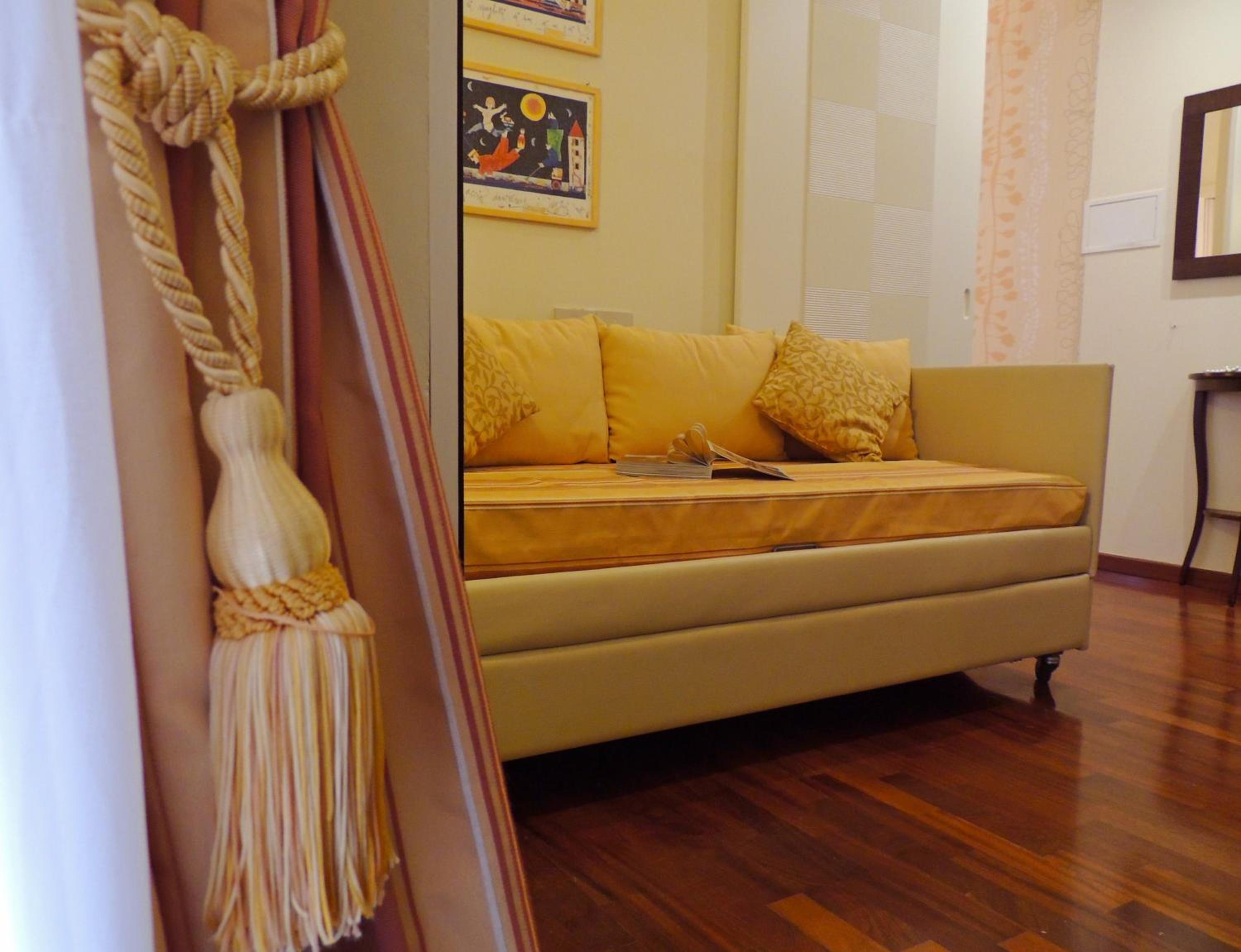 Suite - Photo 7