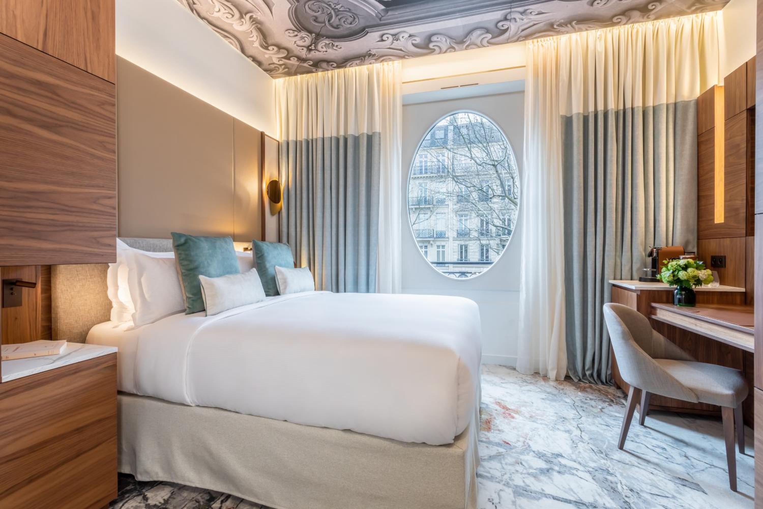 Premium Queen Room