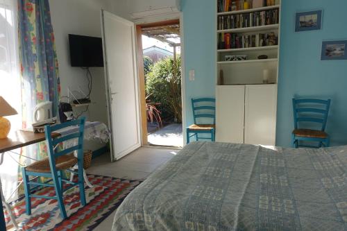 Double Room with Pool View photo 3