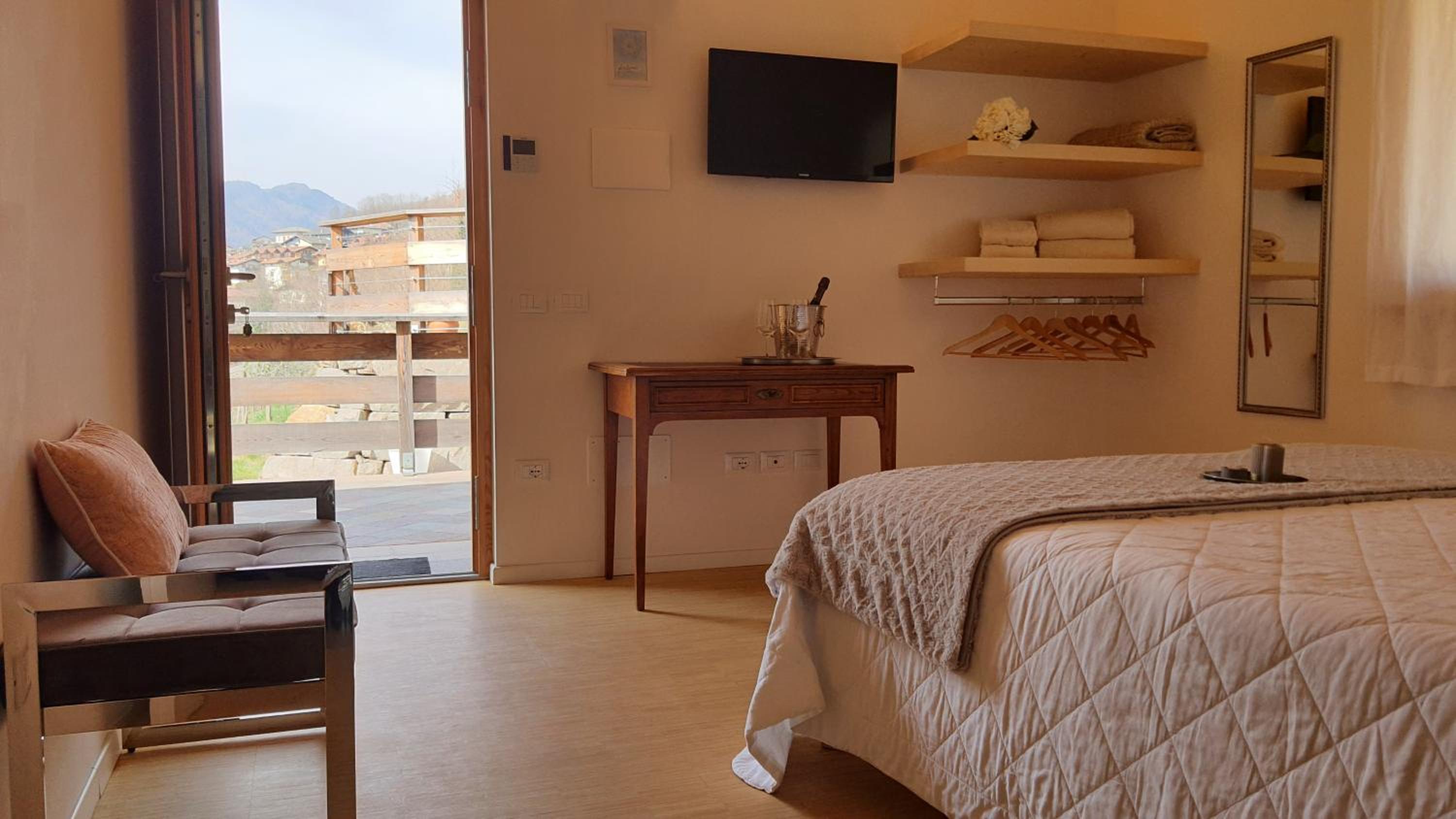 Standard Double Room - Photo 2