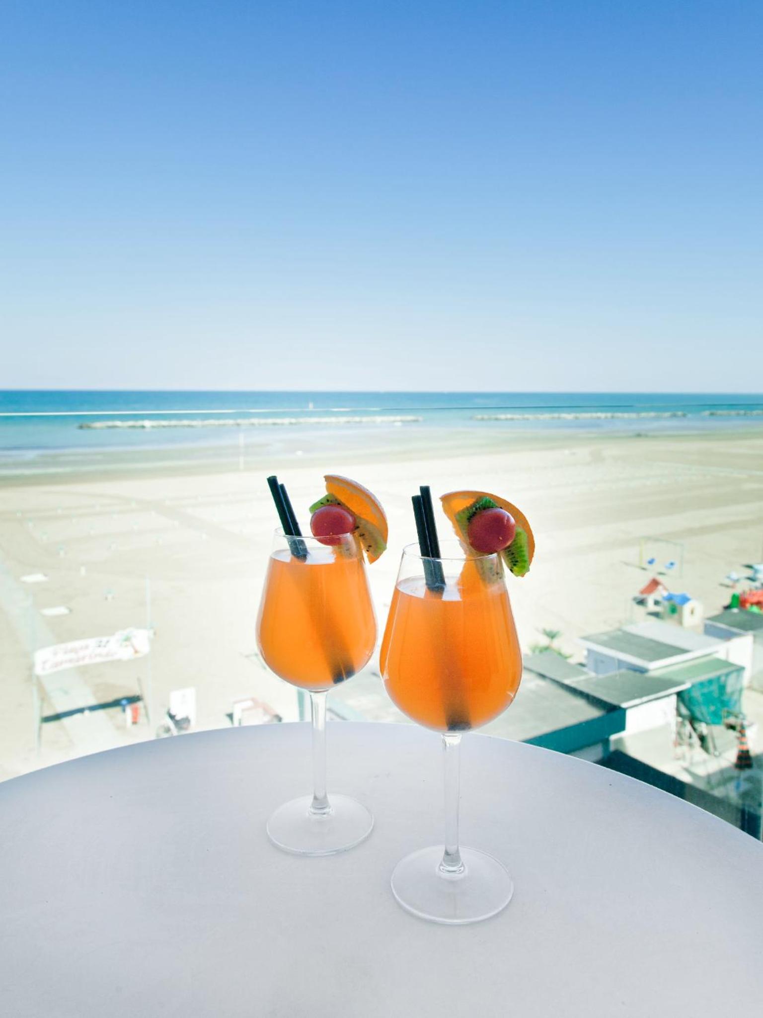 Quadruple Room with Sea View - Photo 7