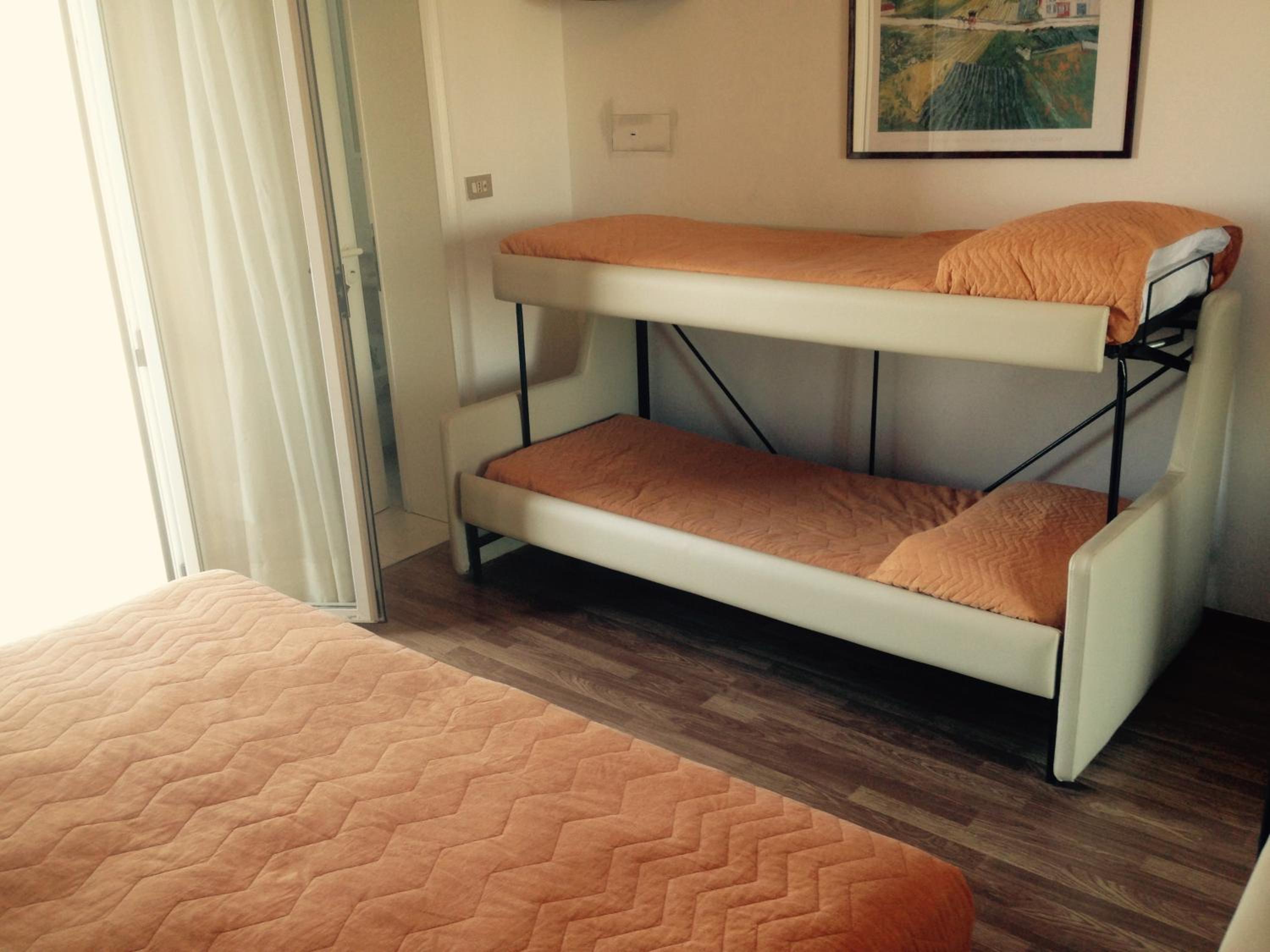 Standard Quadruple Room - Photo 7