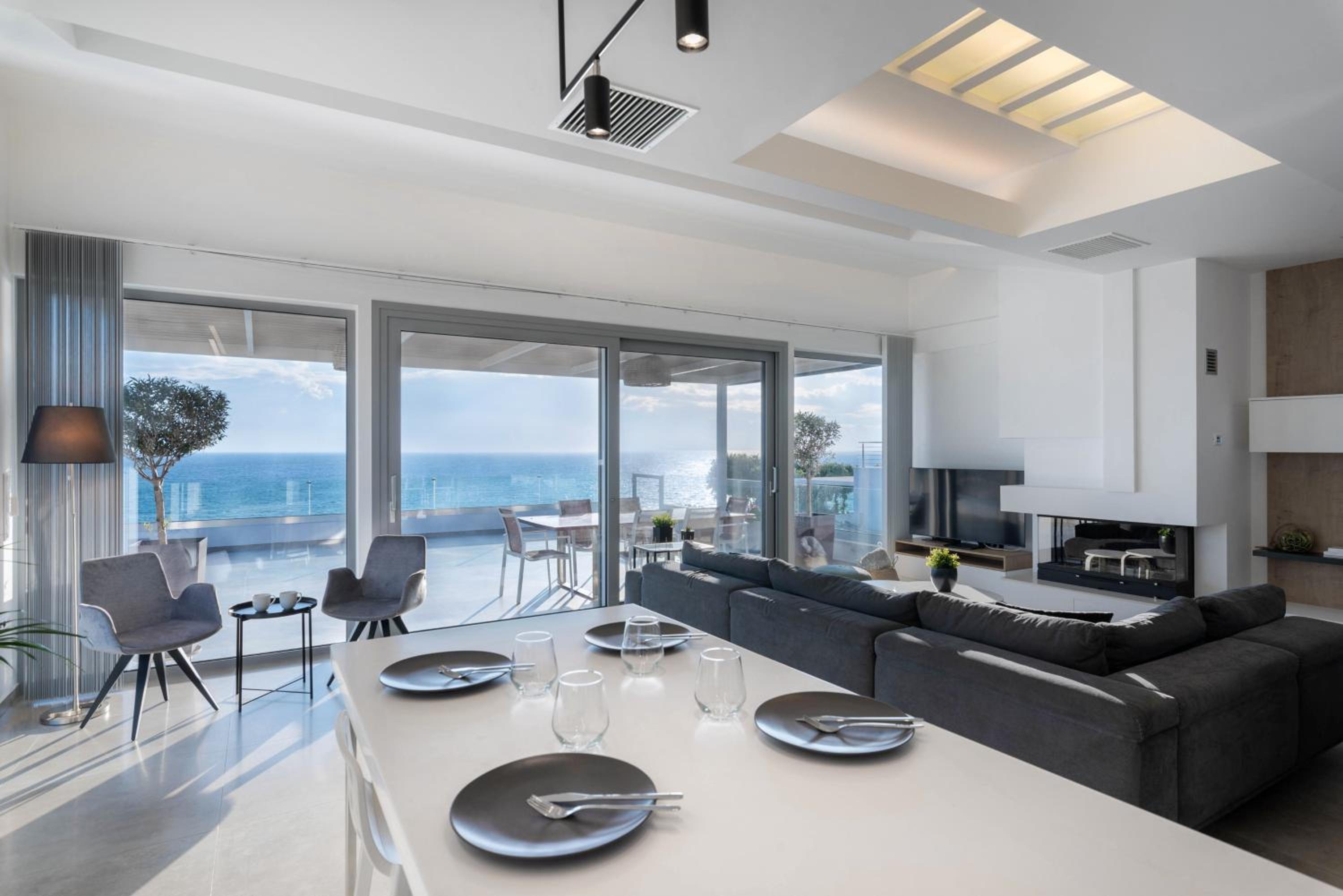 Three-Bedroom Villa photo 2