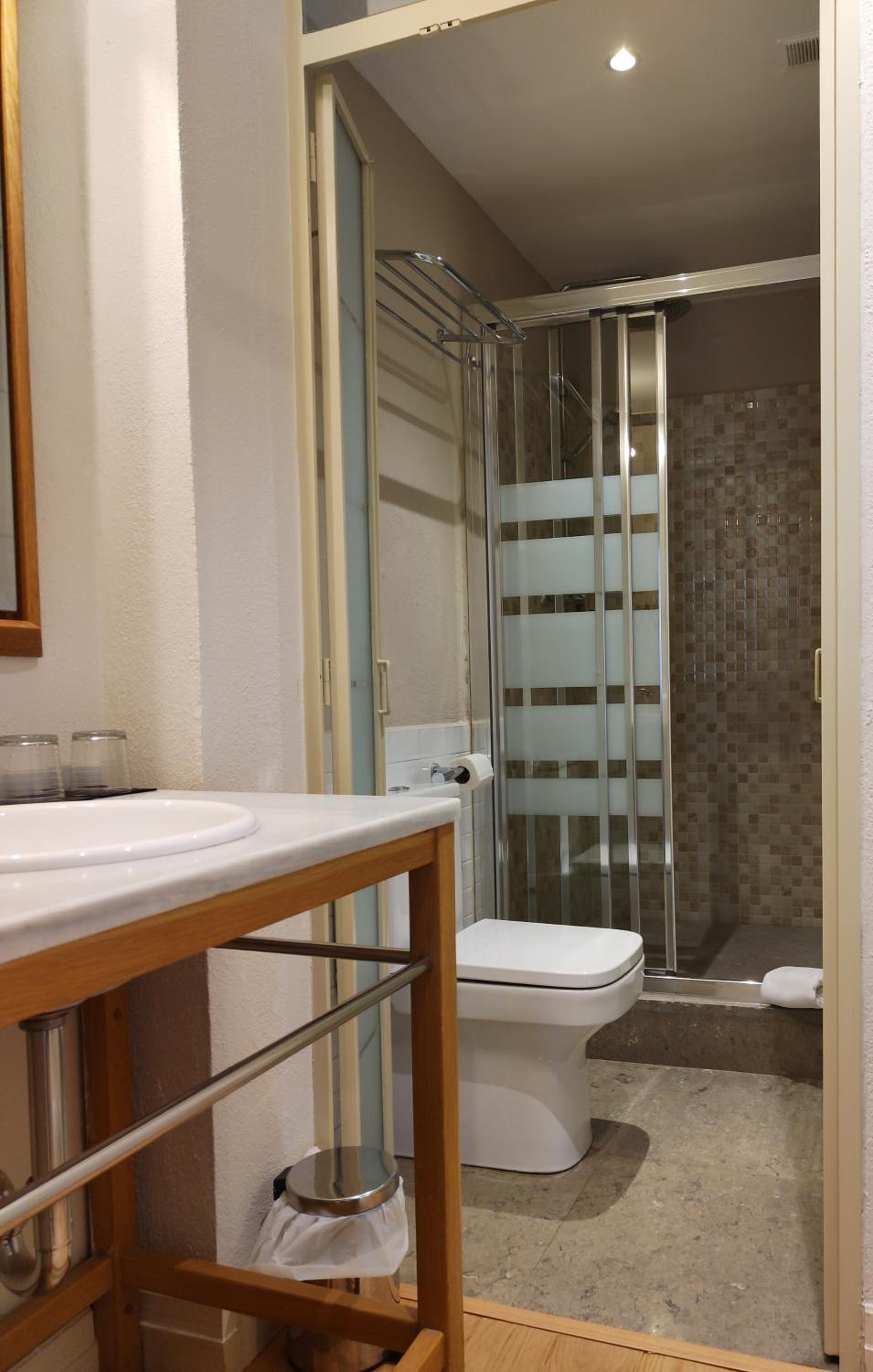 Double or Twin Room - Photo 21