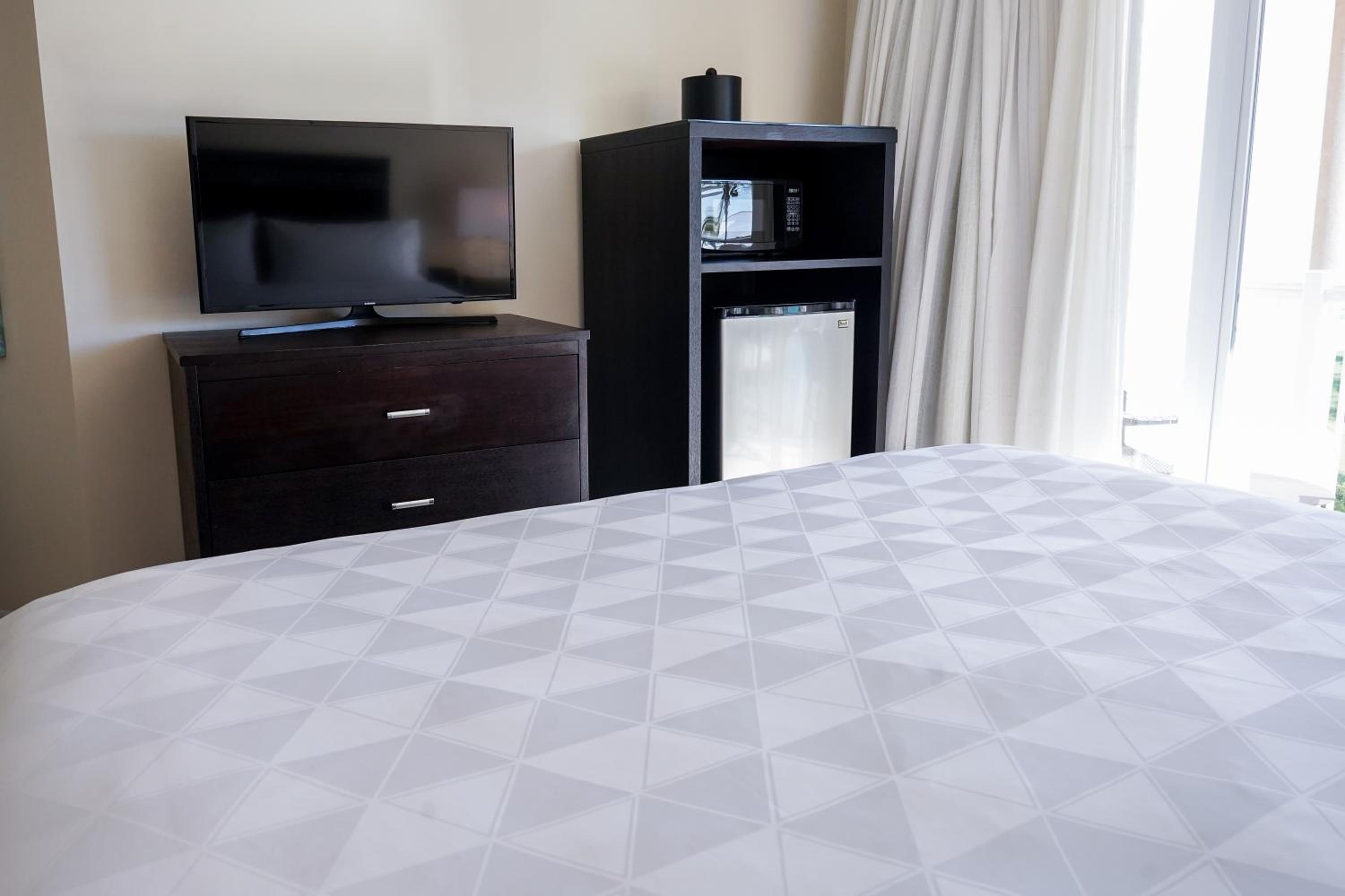 Standard Queen Room with Two Queen Beds photo 2