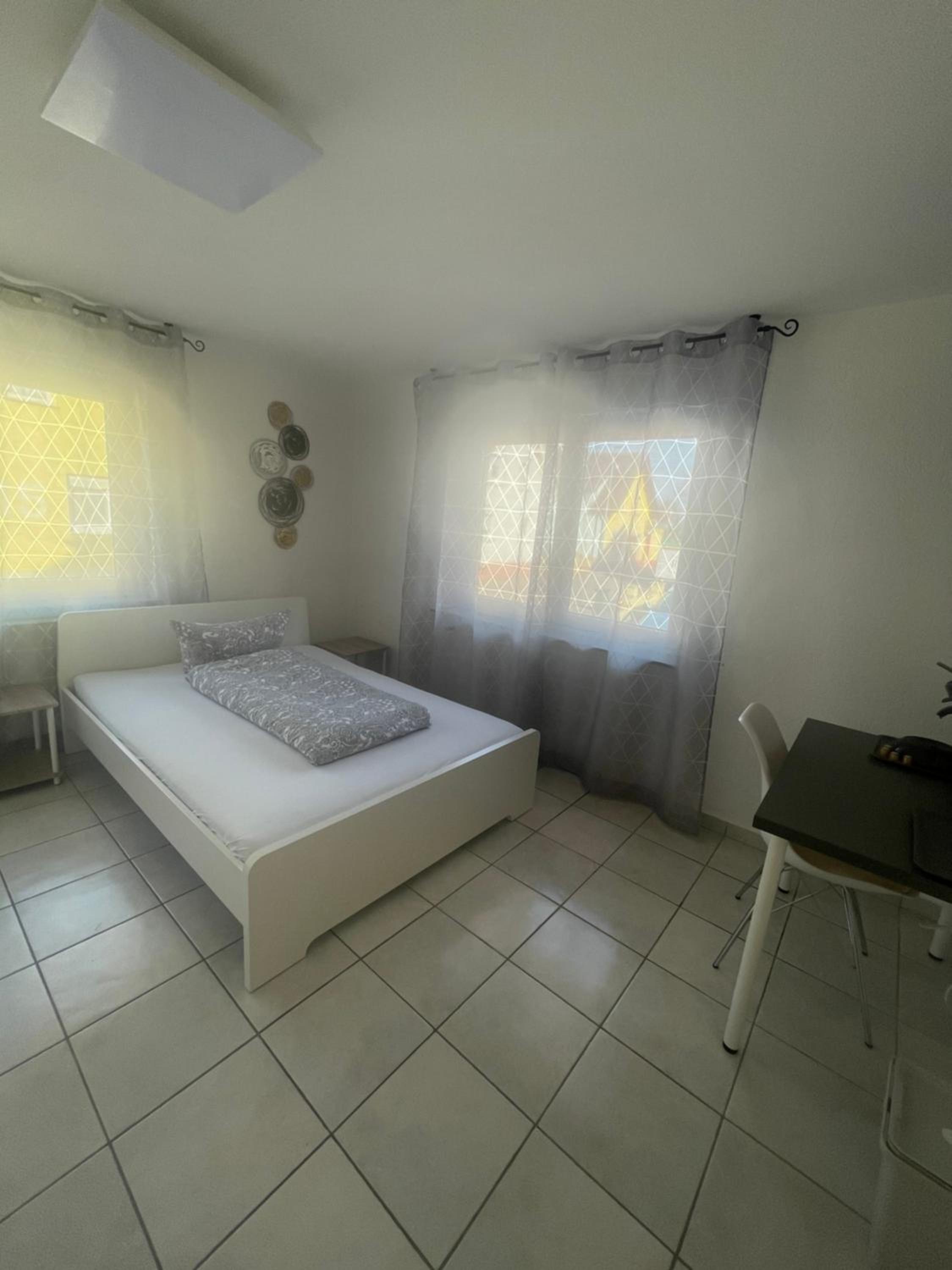 Deluxe Double Room with Shower - Photo 3