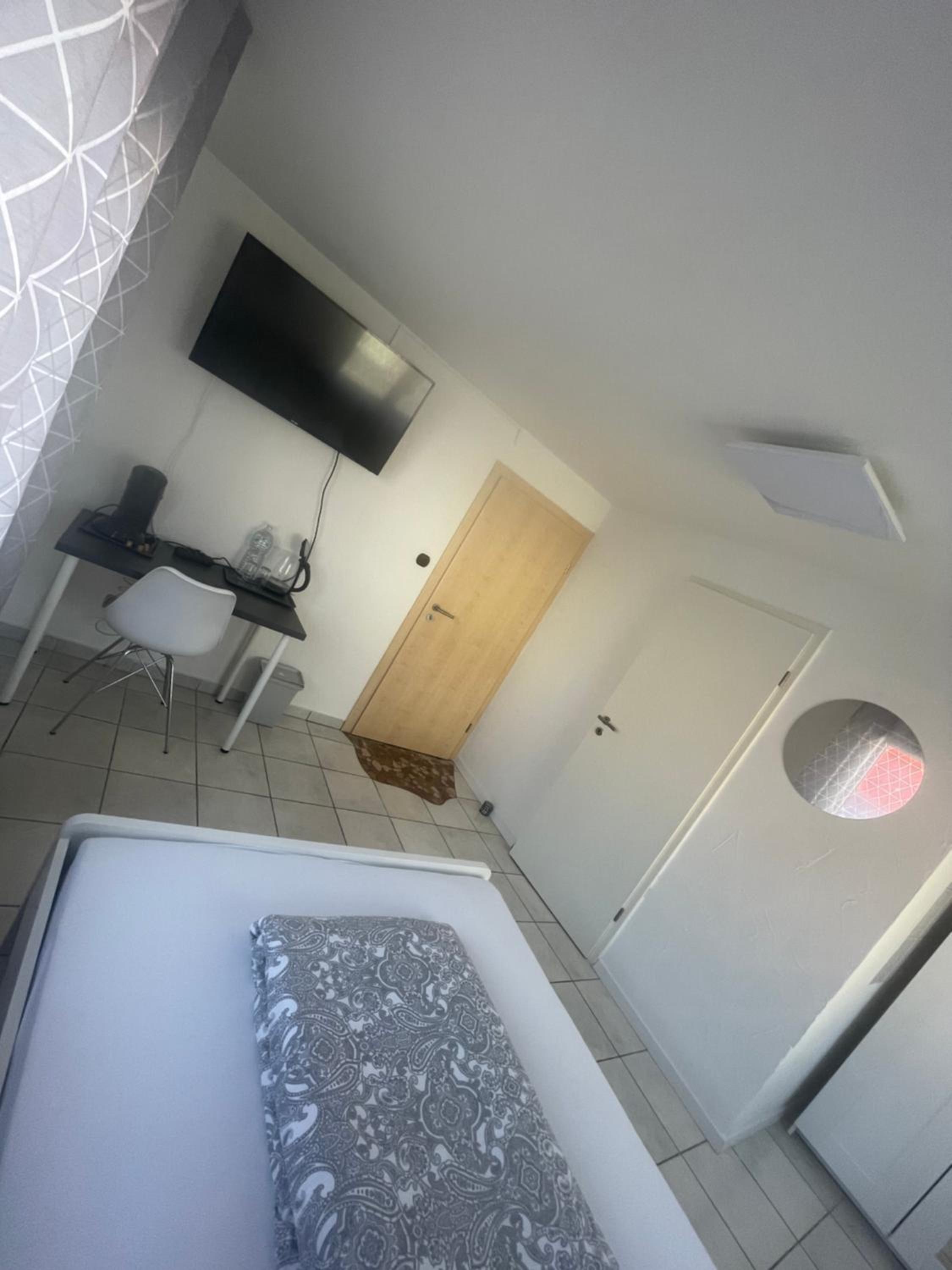 Deluxe Double Room with Shower - Photo 2