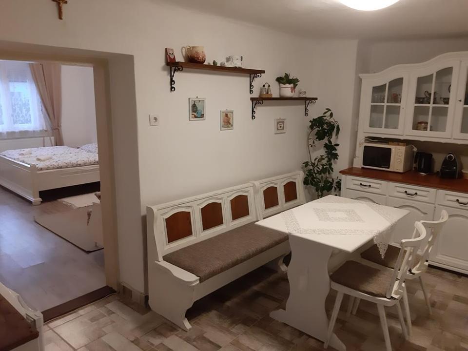 Superior Family Room - Photo 12