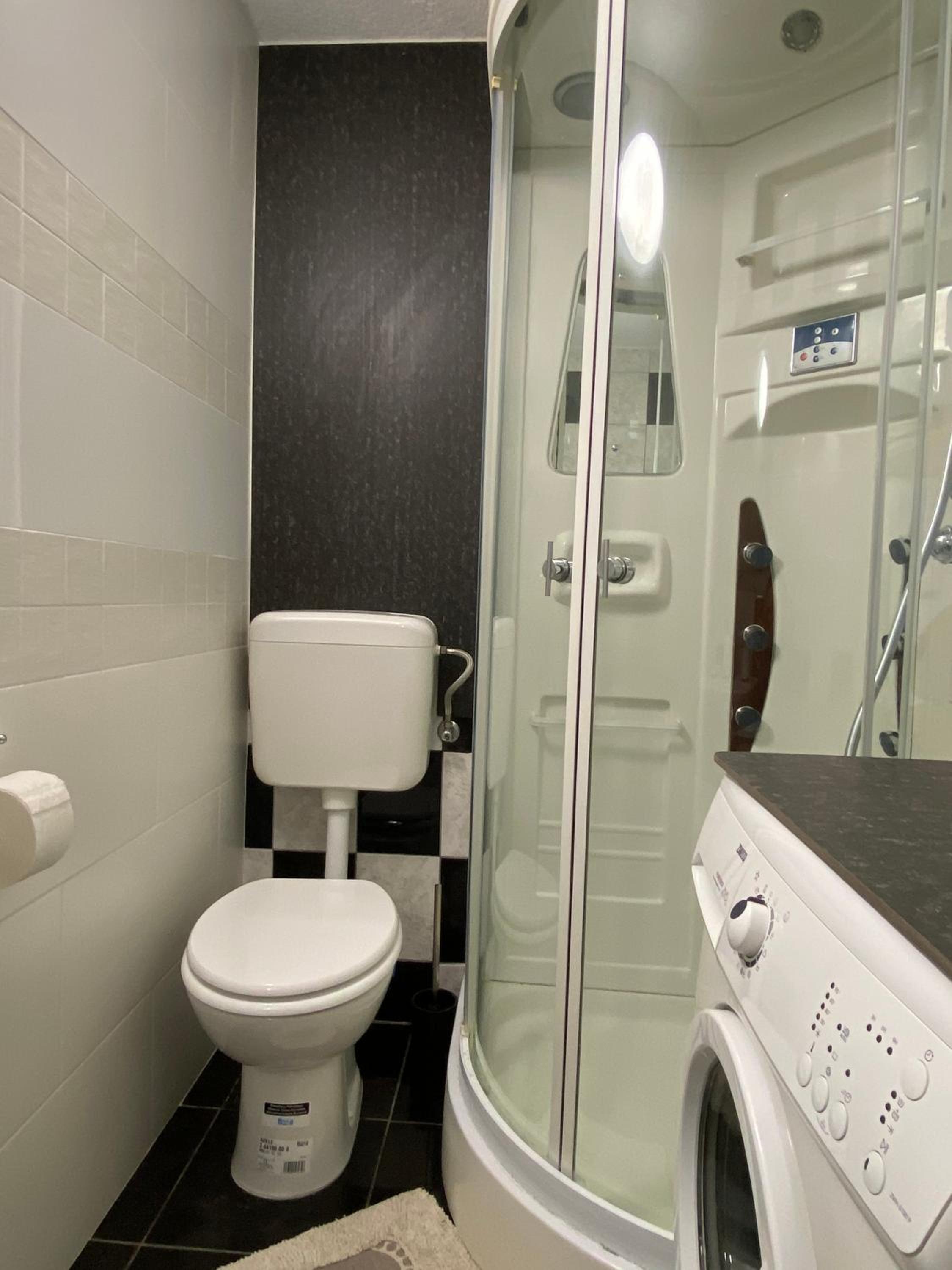 One-Bedroom Apartment - Photo 16