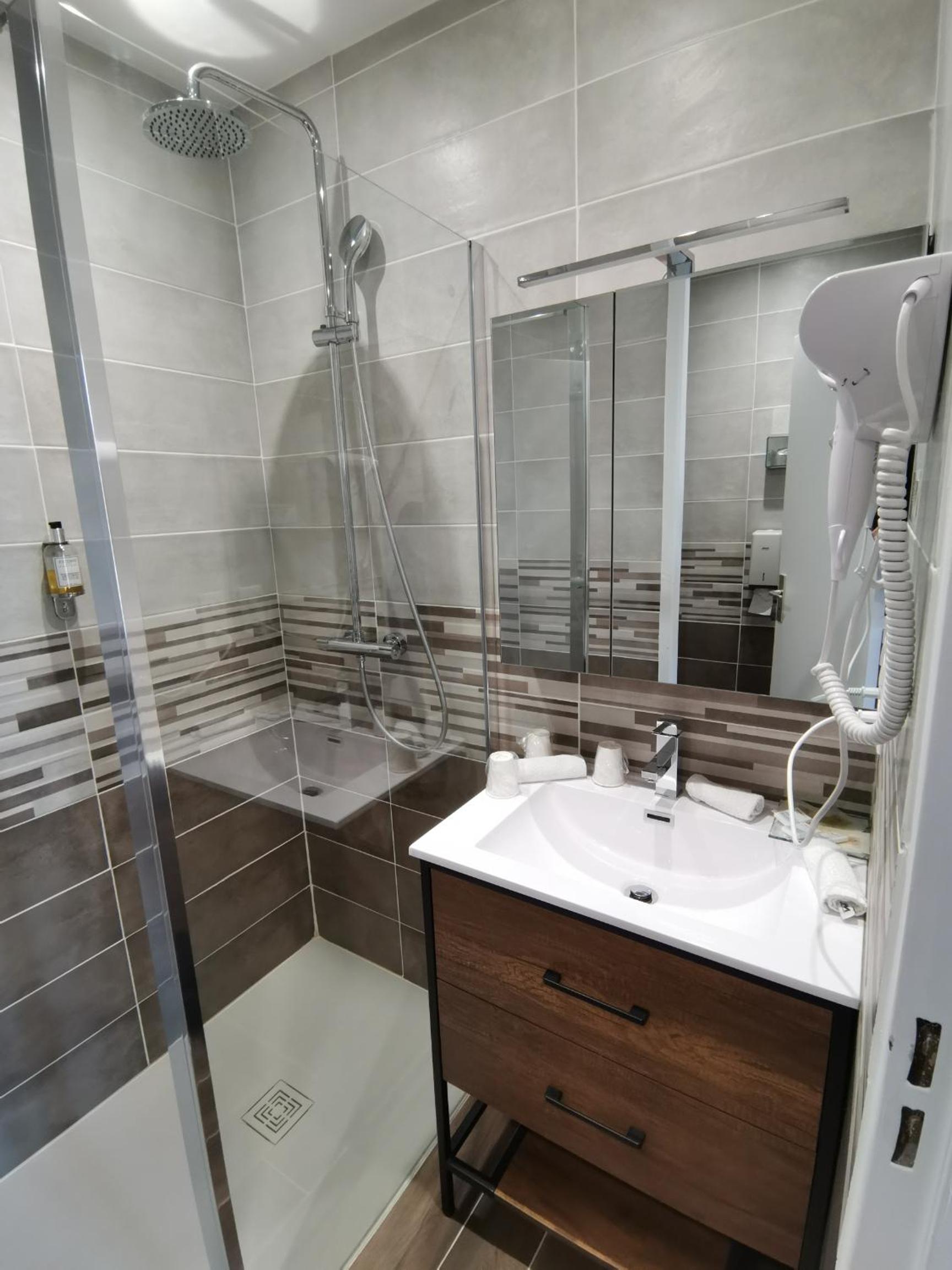 Triple Room - Photo 6