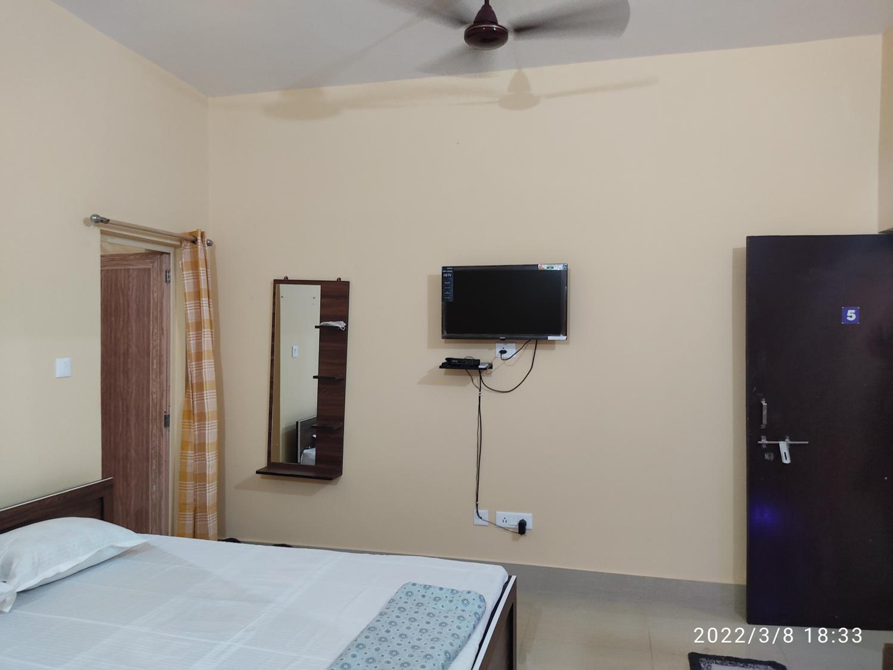 Family Room - Photo 2