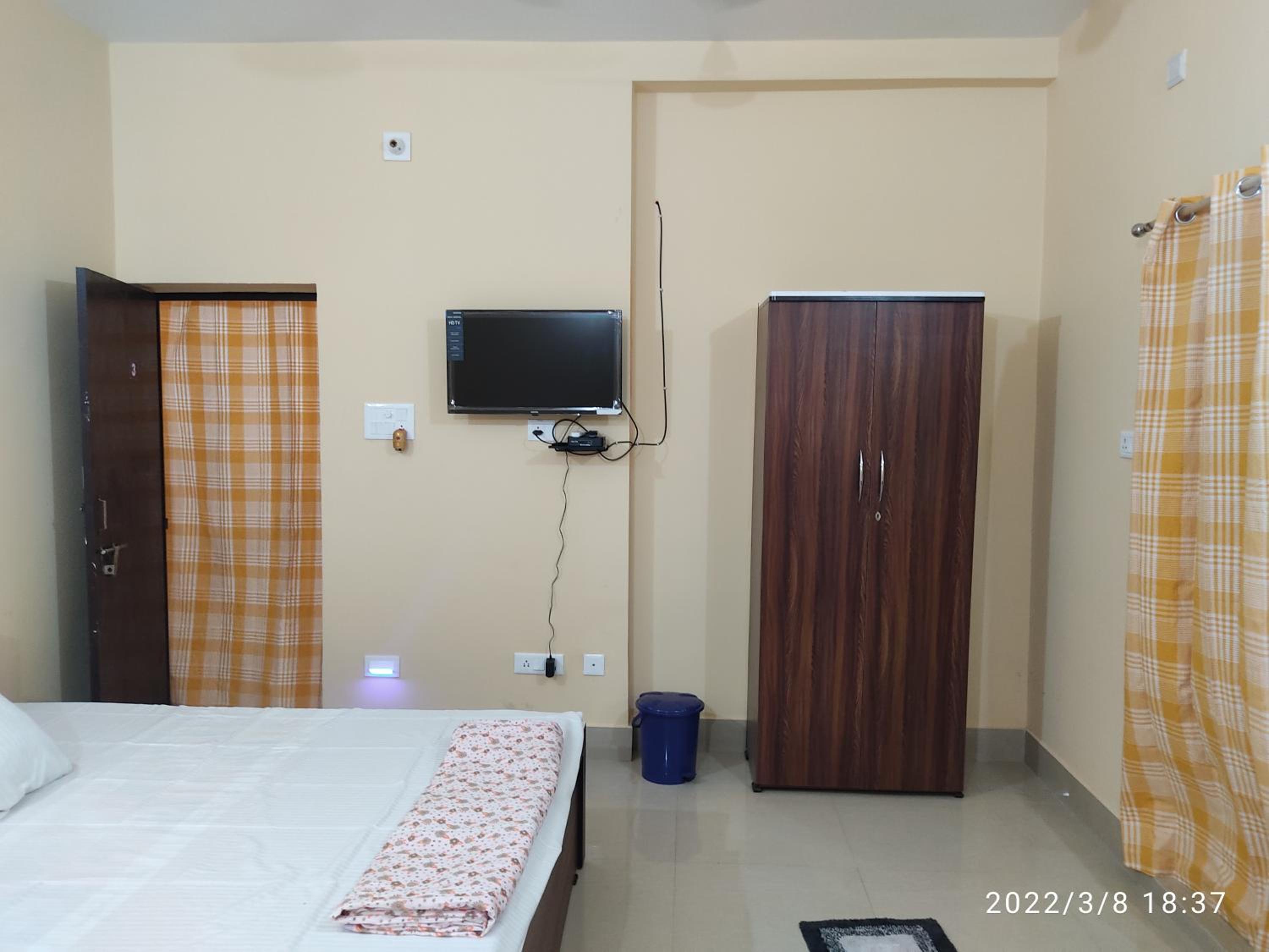 Family Room - Photo 6