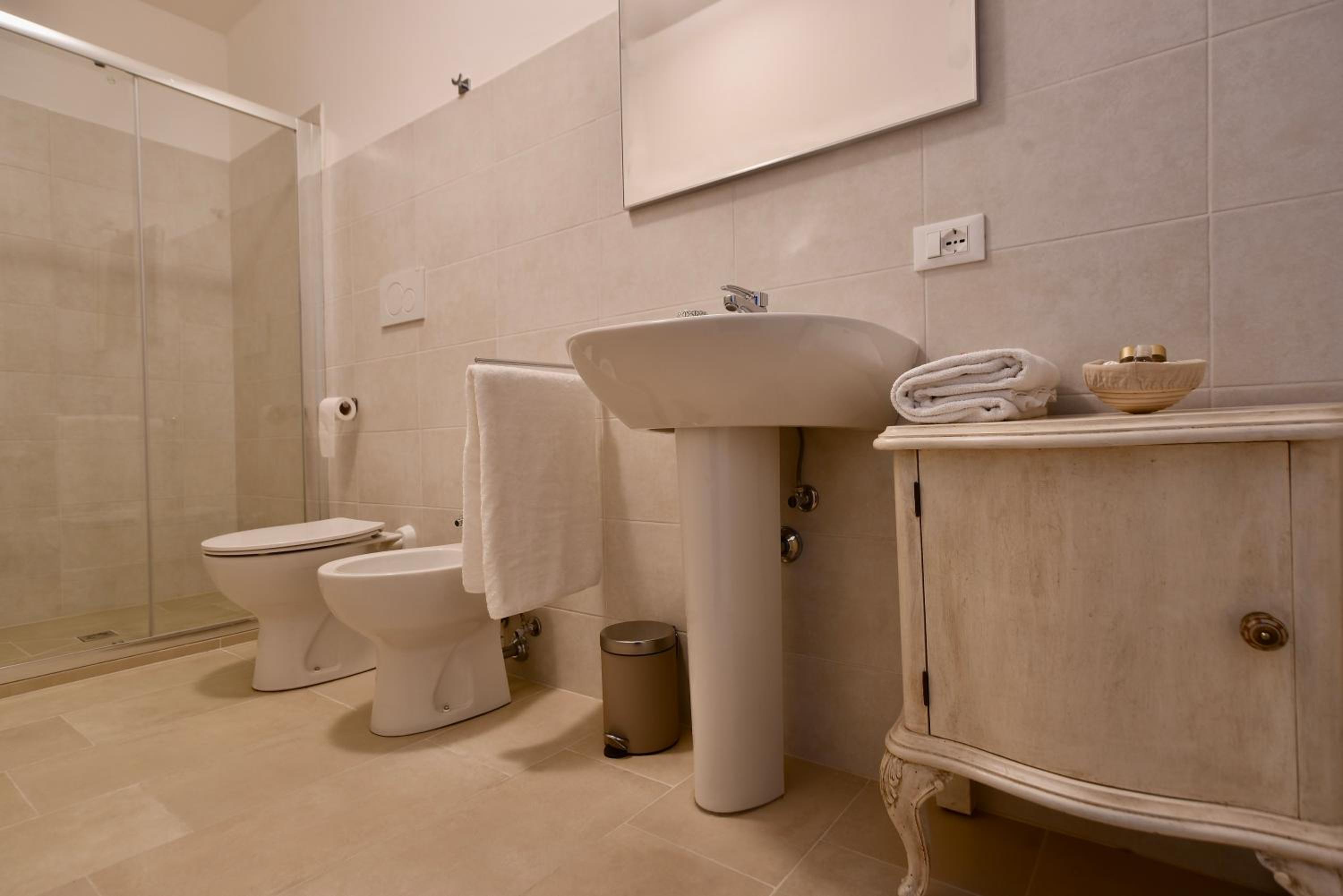 Double Room with Private Bathroom photo 3