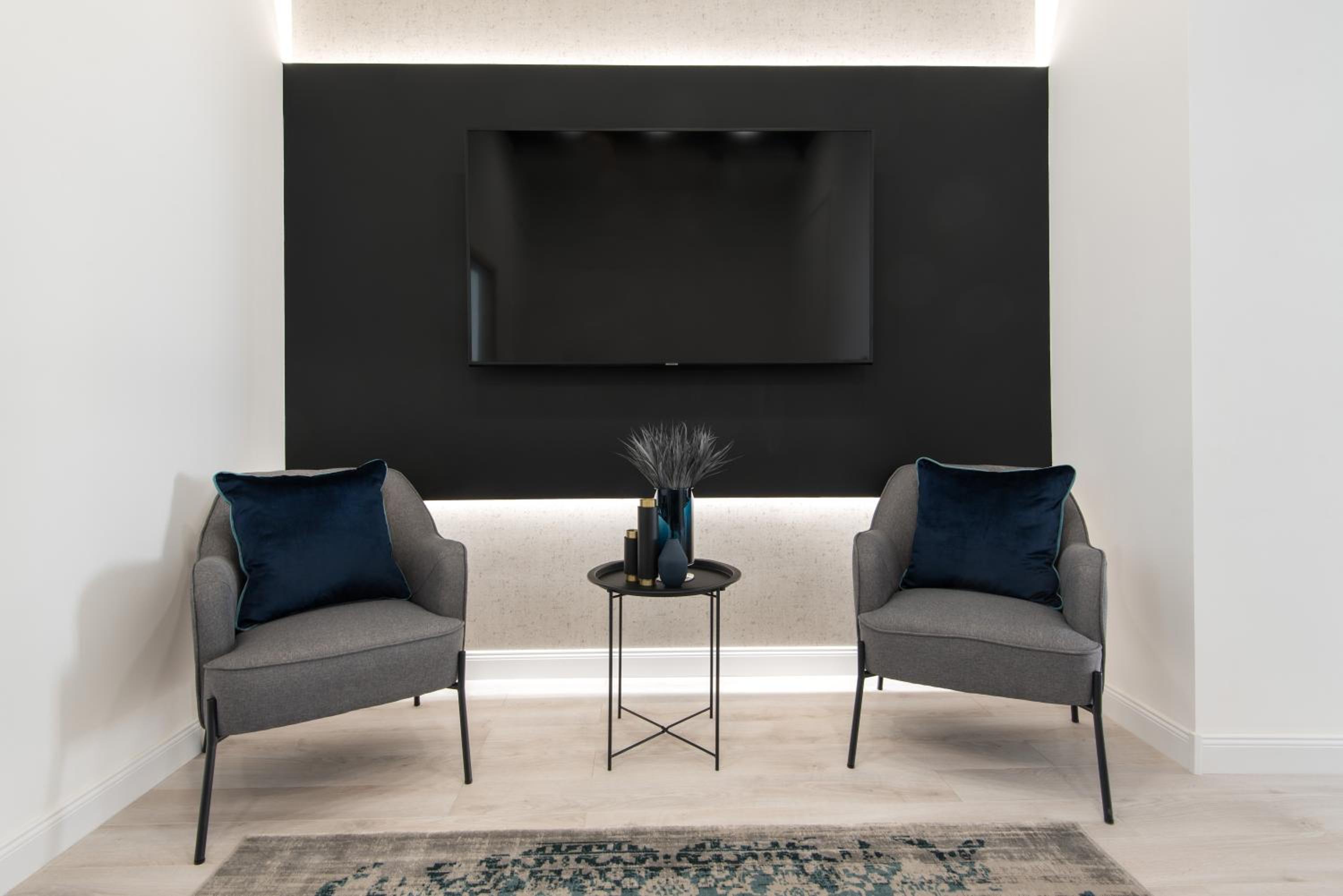 Three-Bedroom Apartment - Photo 8