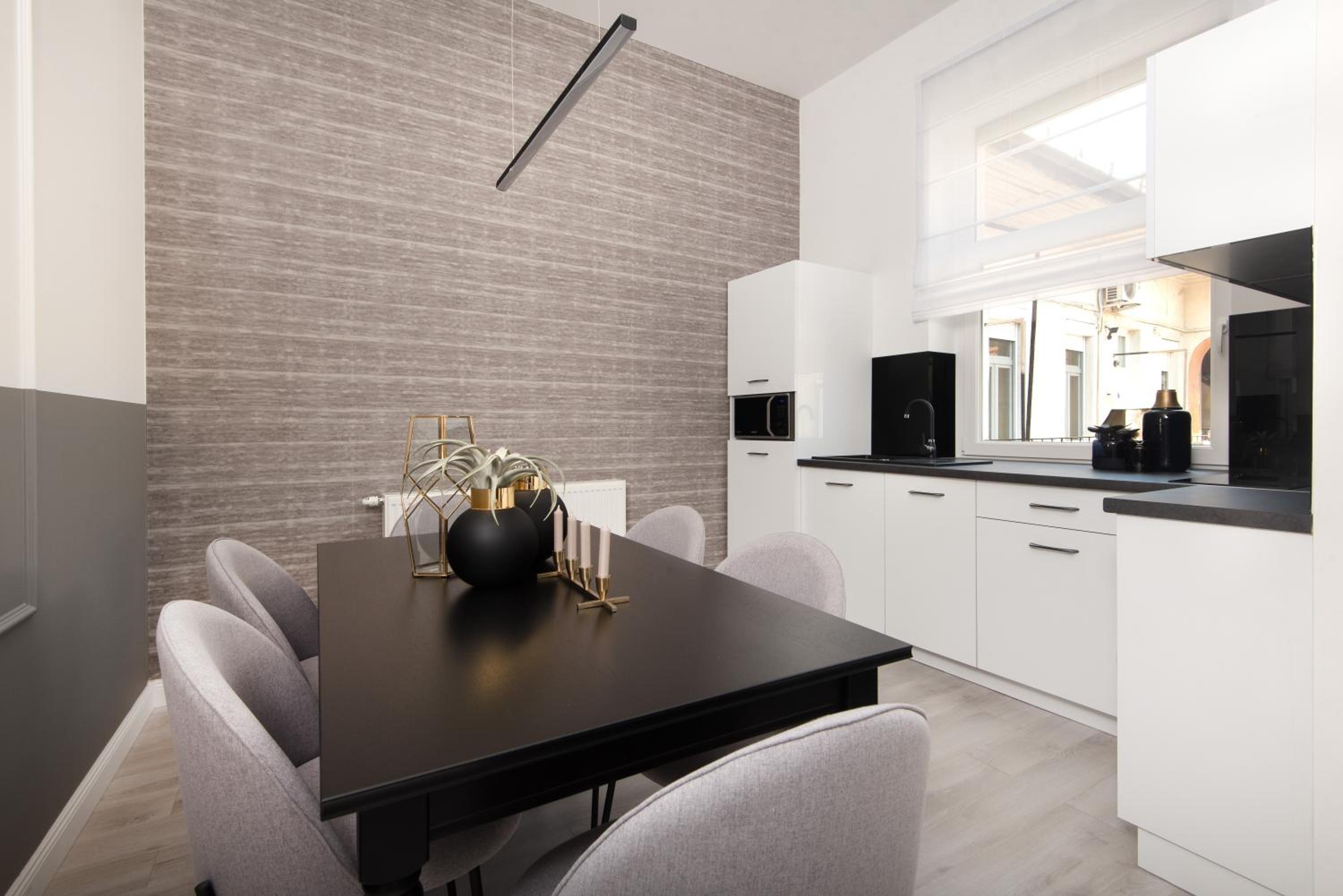 Three-Bedroom Apartment - Photo 9