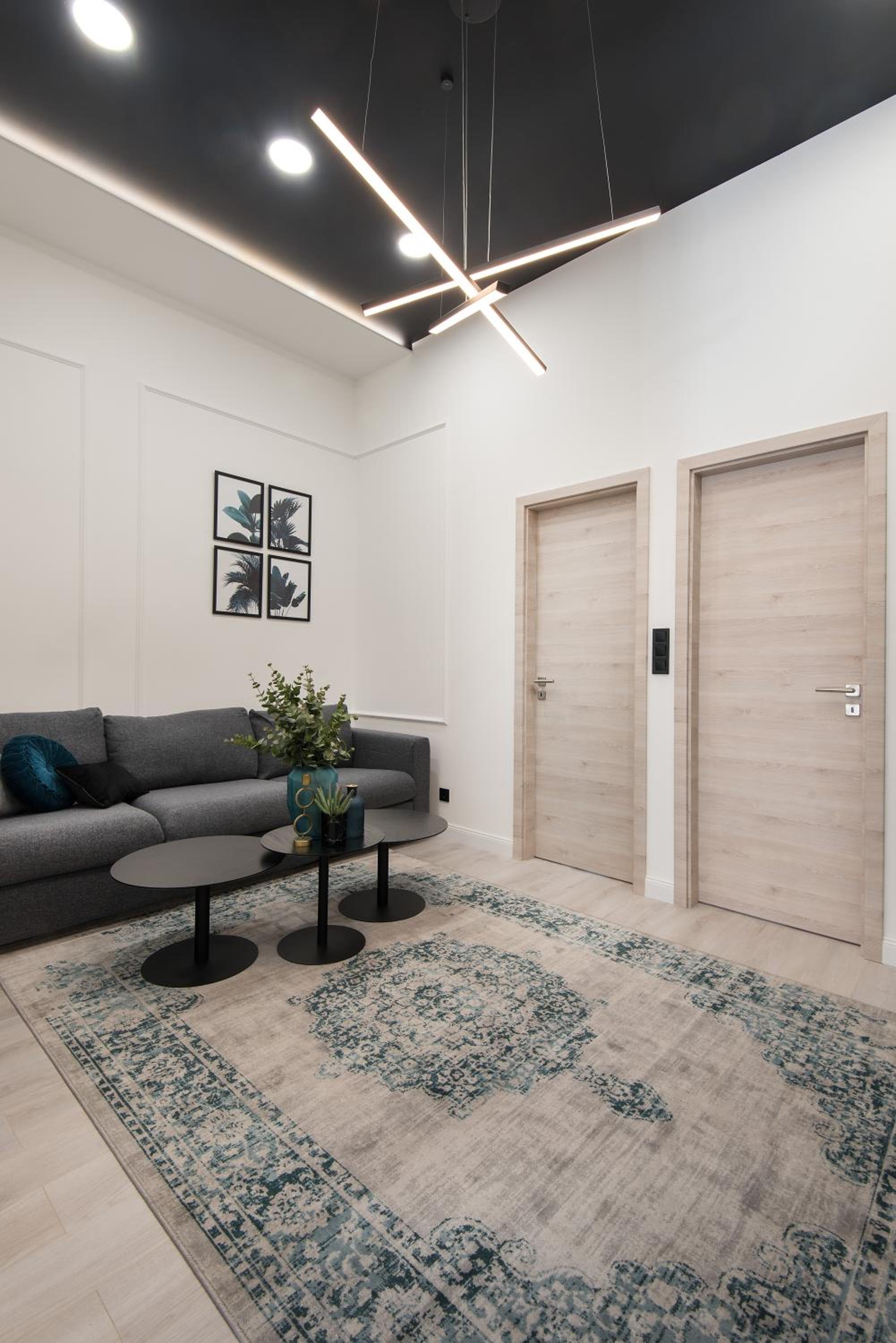 Three-Bedroom Apartment - Photo 10