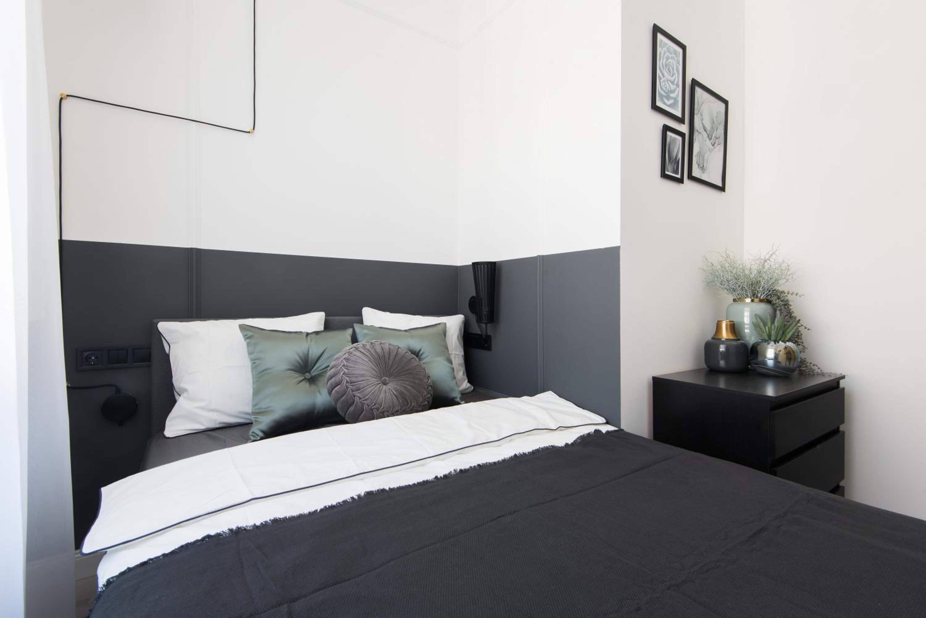 Three-Bedroom Apartment - Photo 22