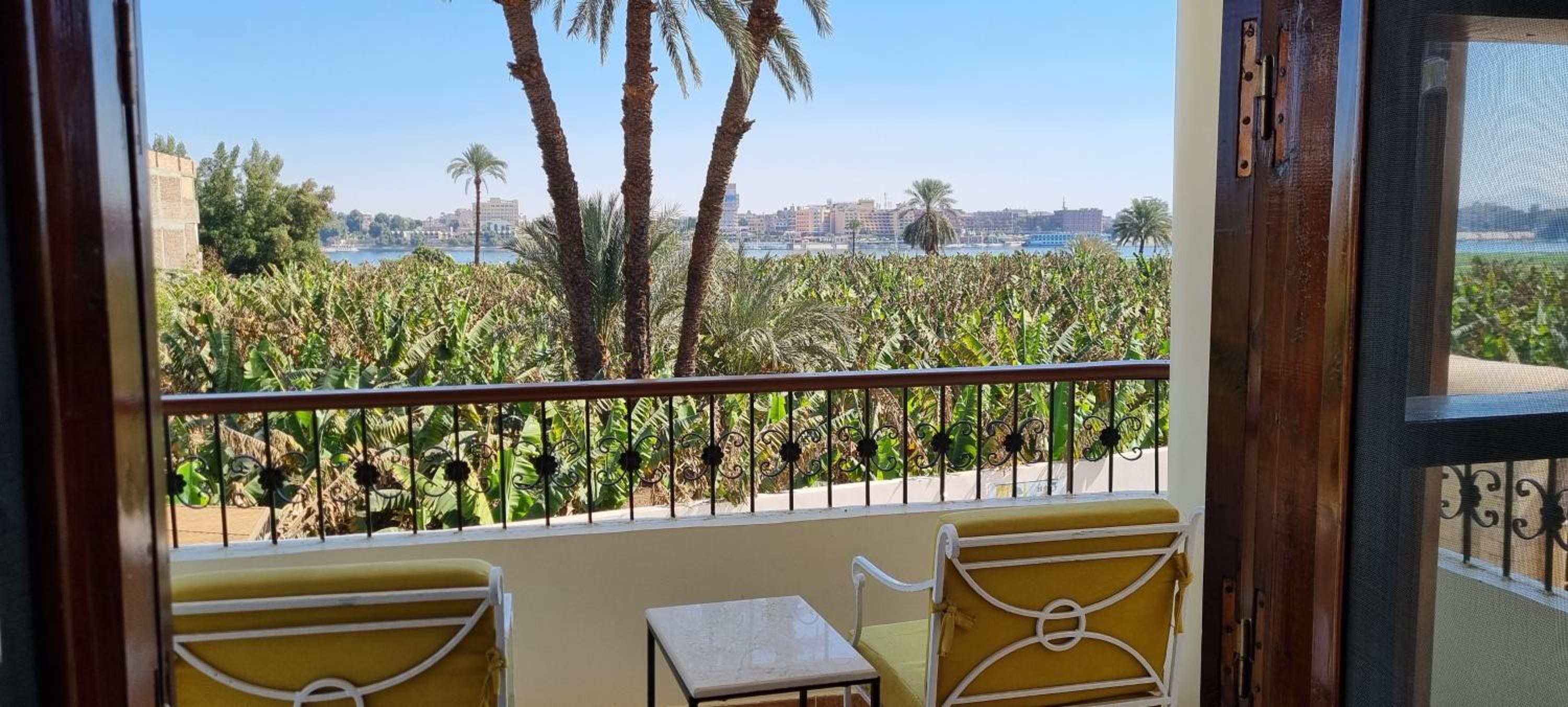 Apartment with Pool View  photo 2