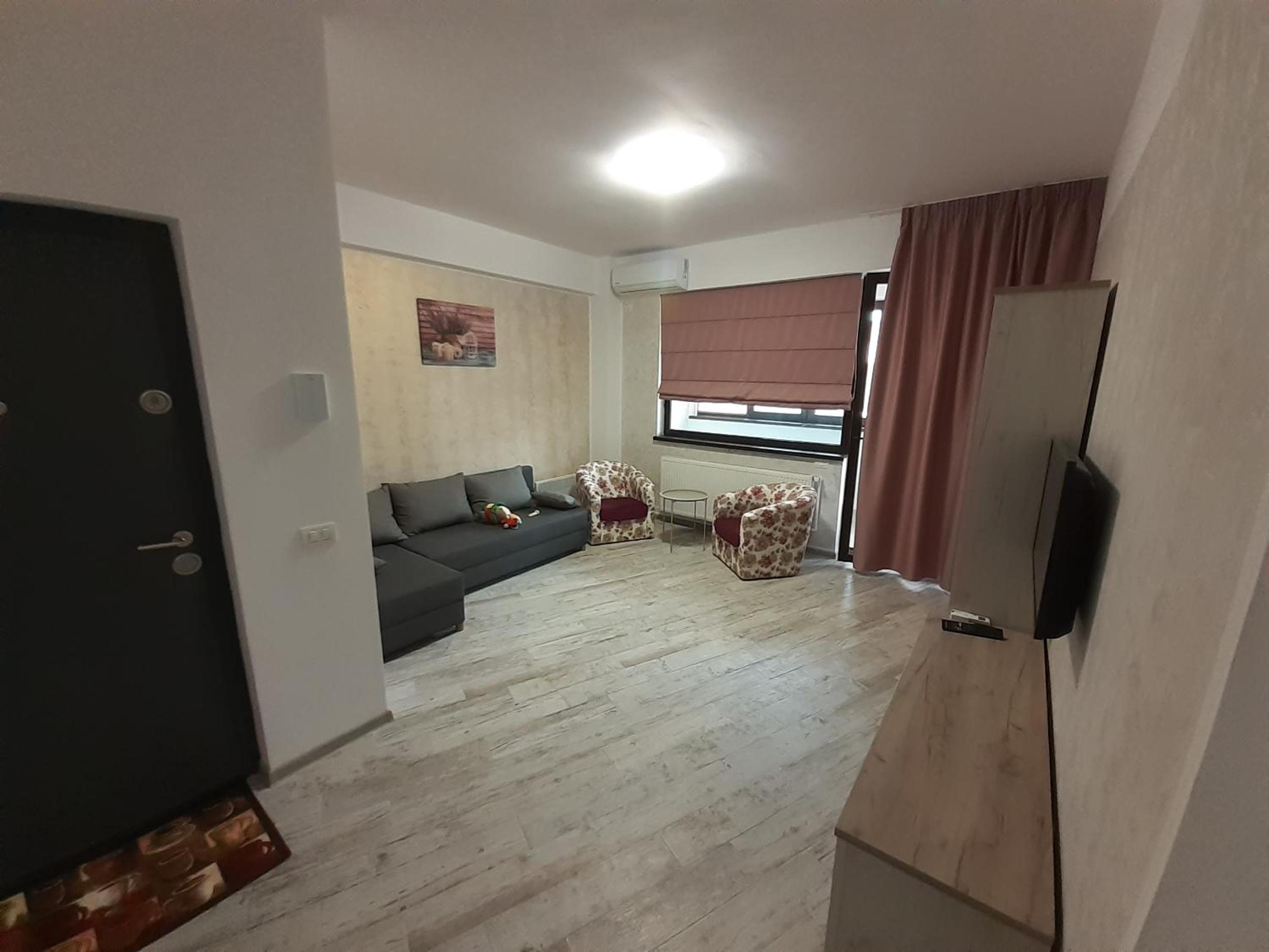 One-Bedroom Apartment photo 1
