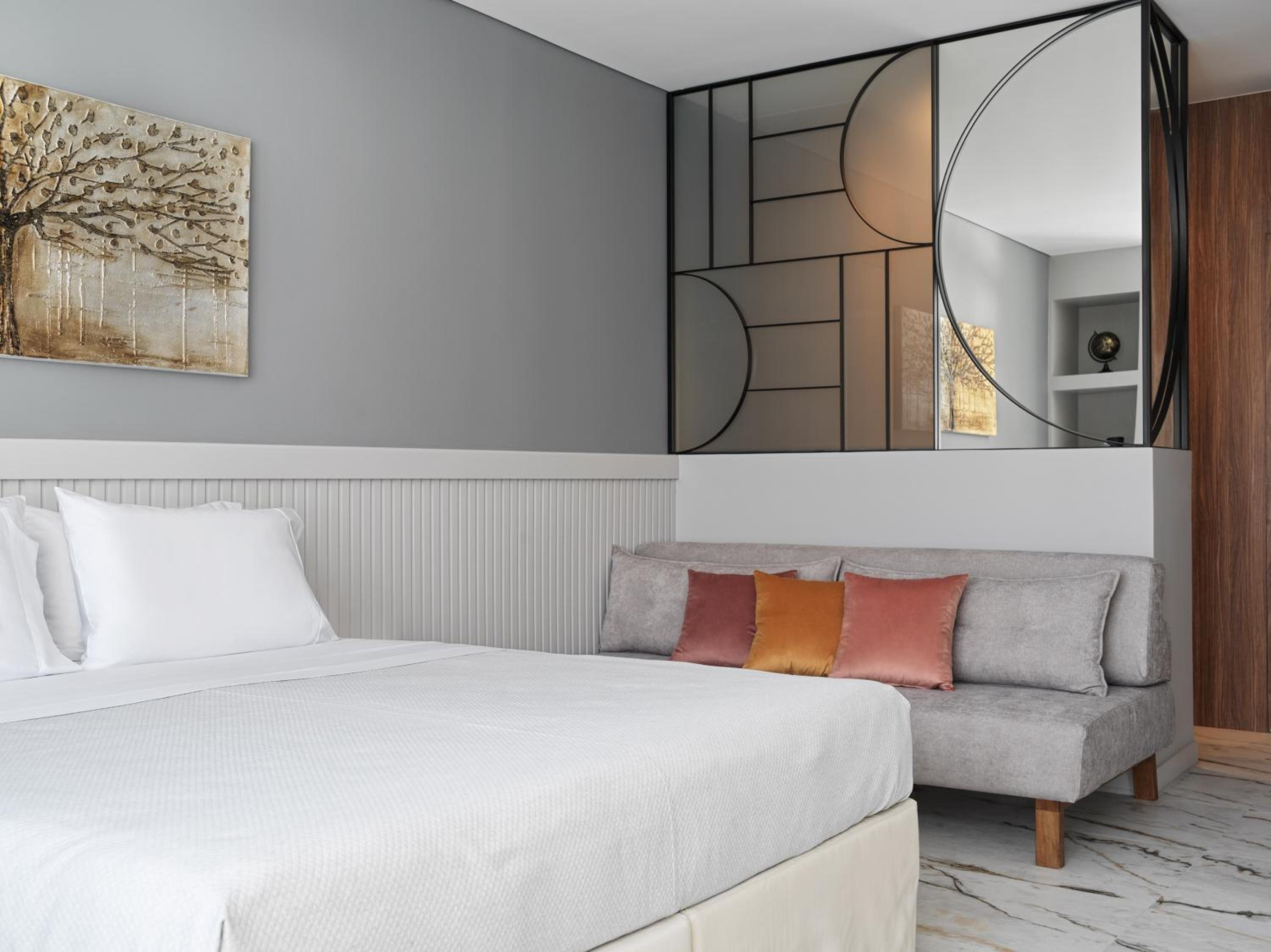 Deluxe Suite with Balcony photo 1