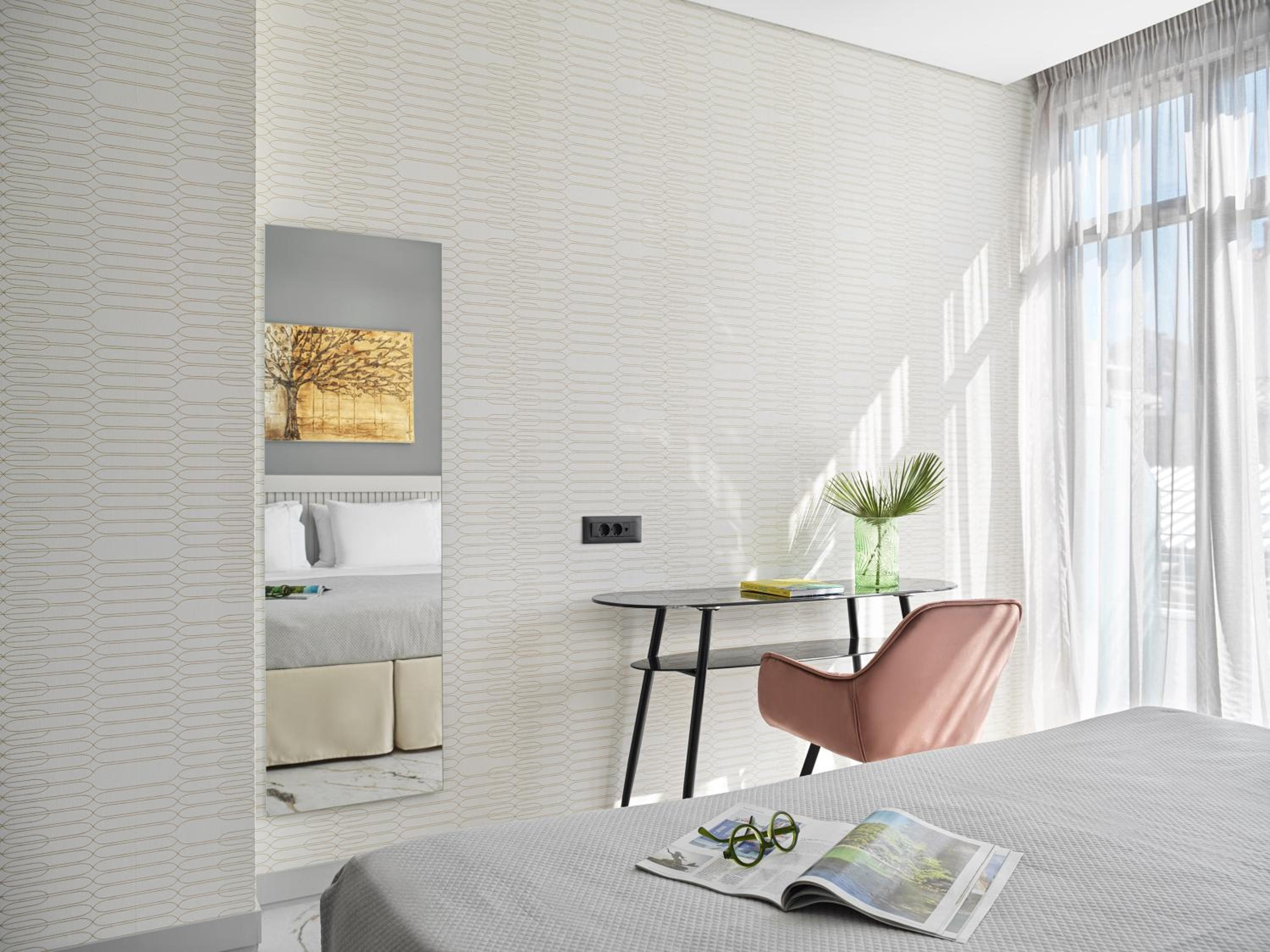 Deluxe Suite with Balcony photo 2