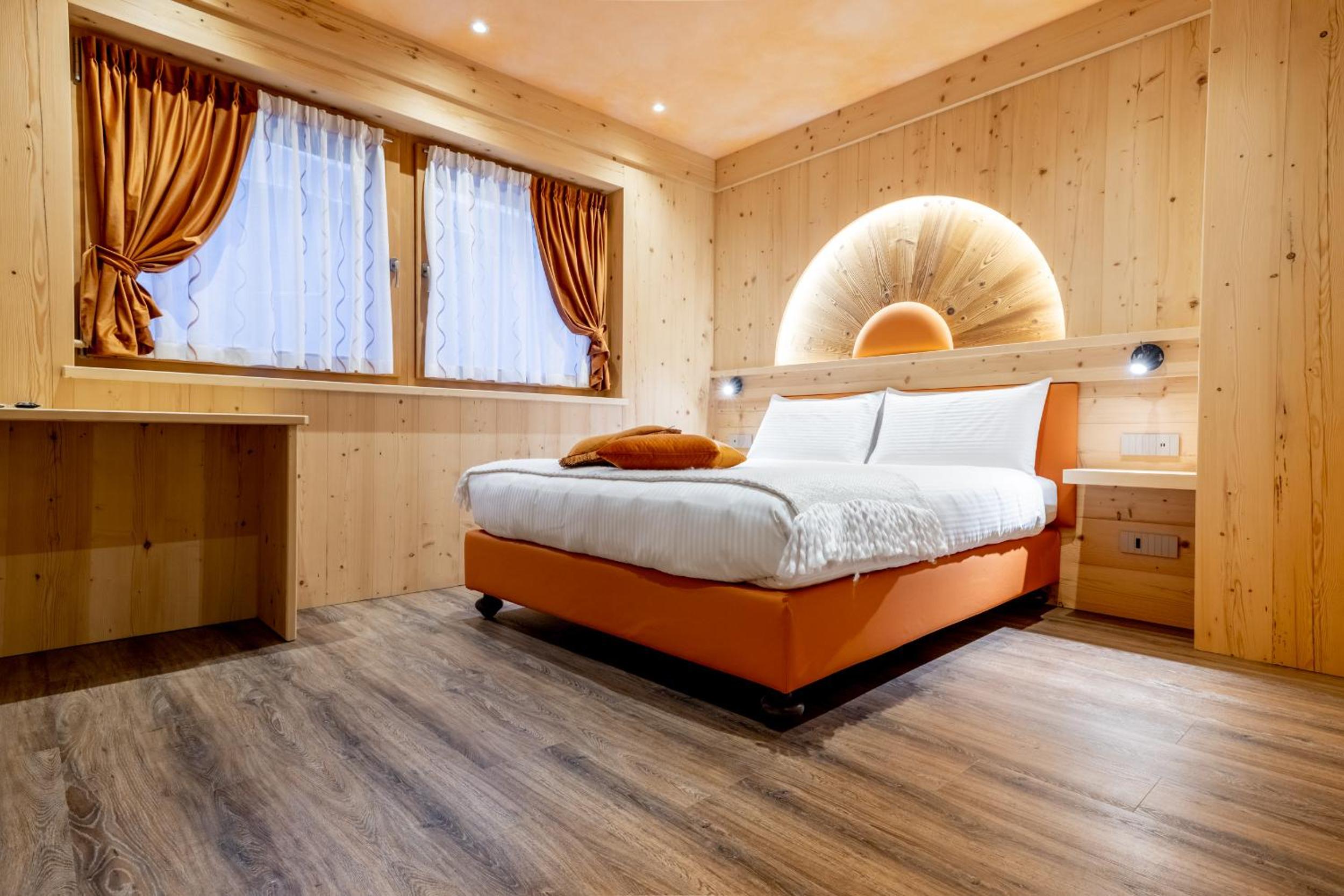 Deluxe Room (2 Adults + 1 Child) photo 2