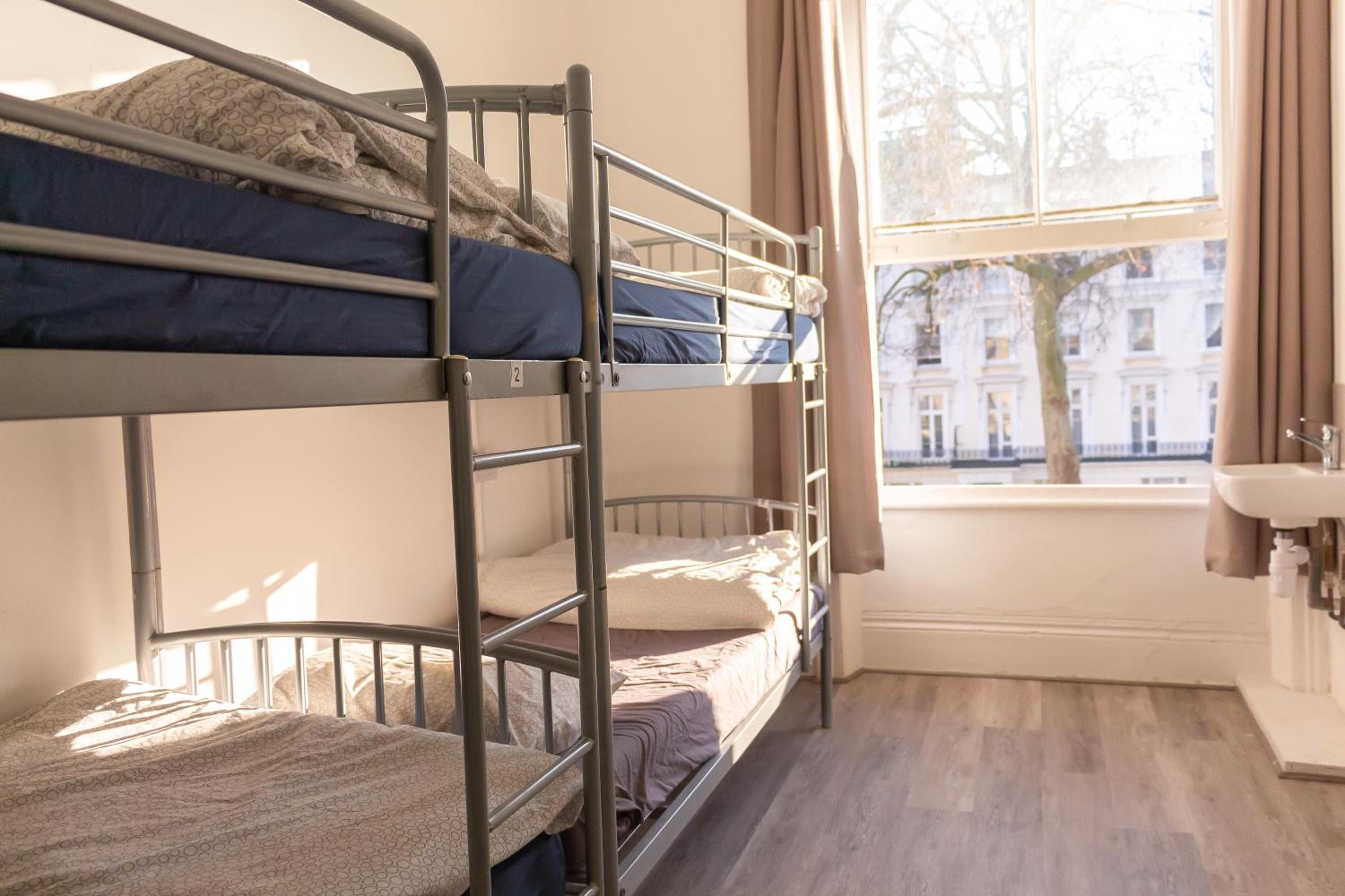 Bed in 4-Bed Mixed Dormitory Room photo 2