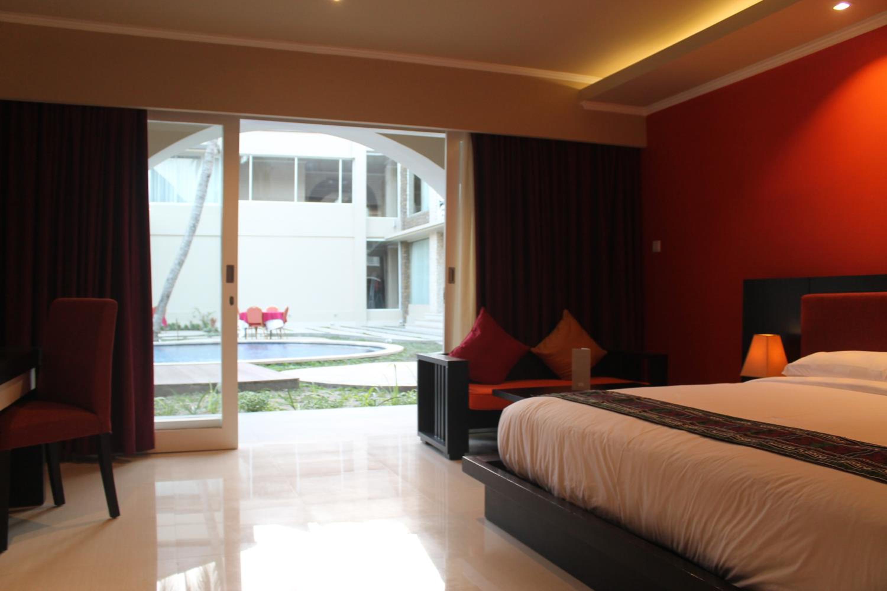 Double Room with Garden & Pool View photo 1