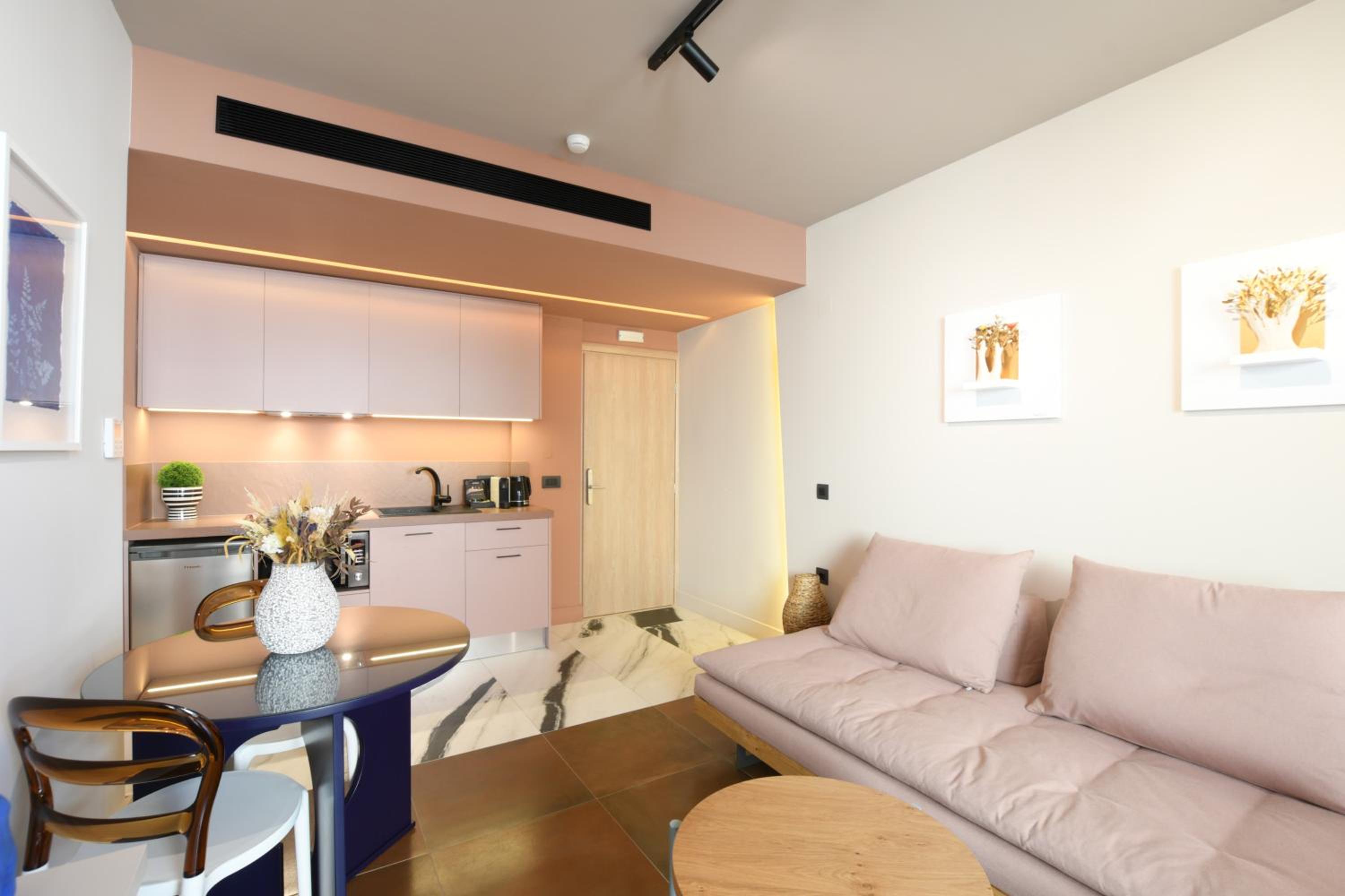 Luxury Quadruple One-Bedroom Suite