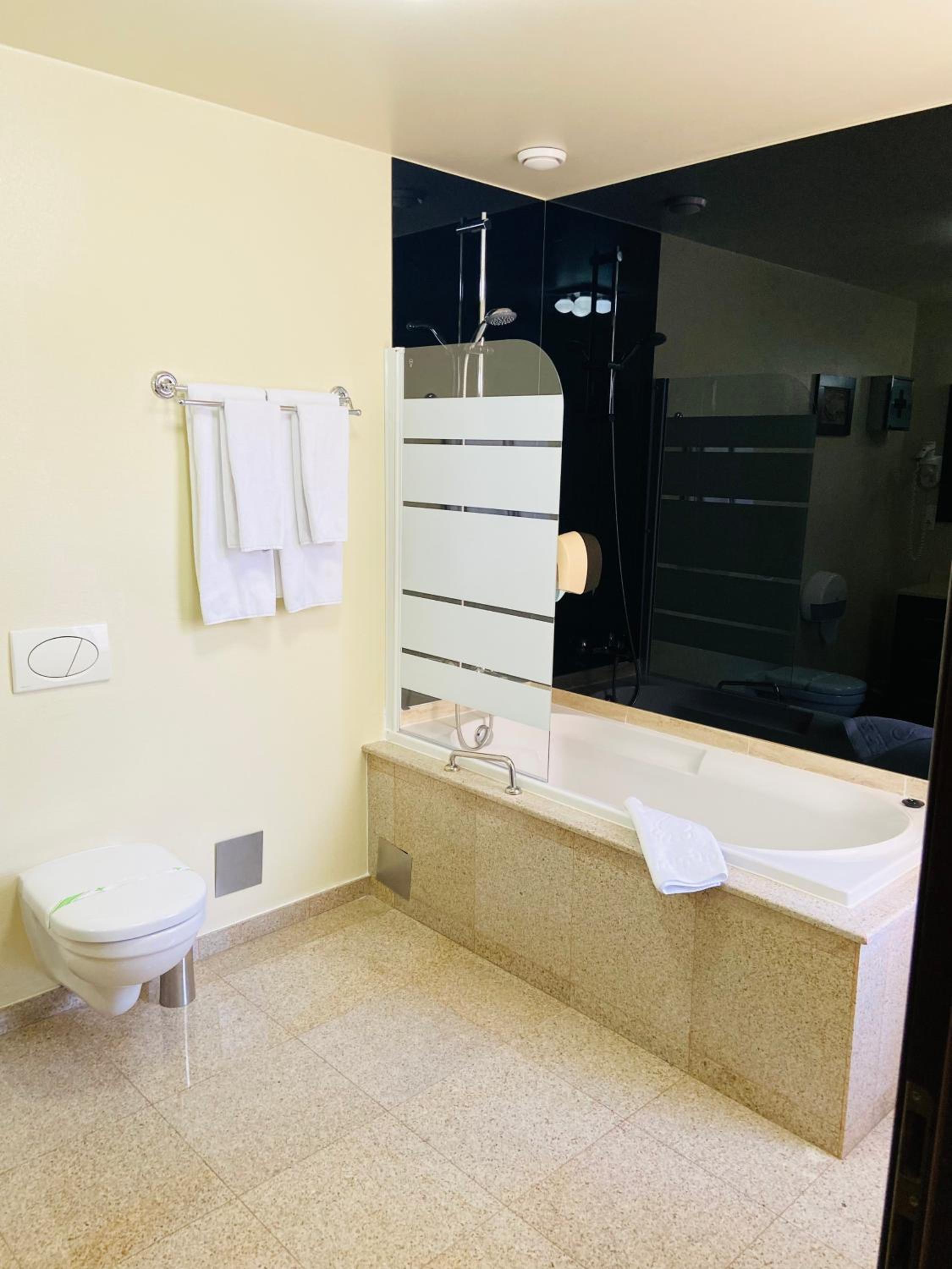 Double Room - Photo 7