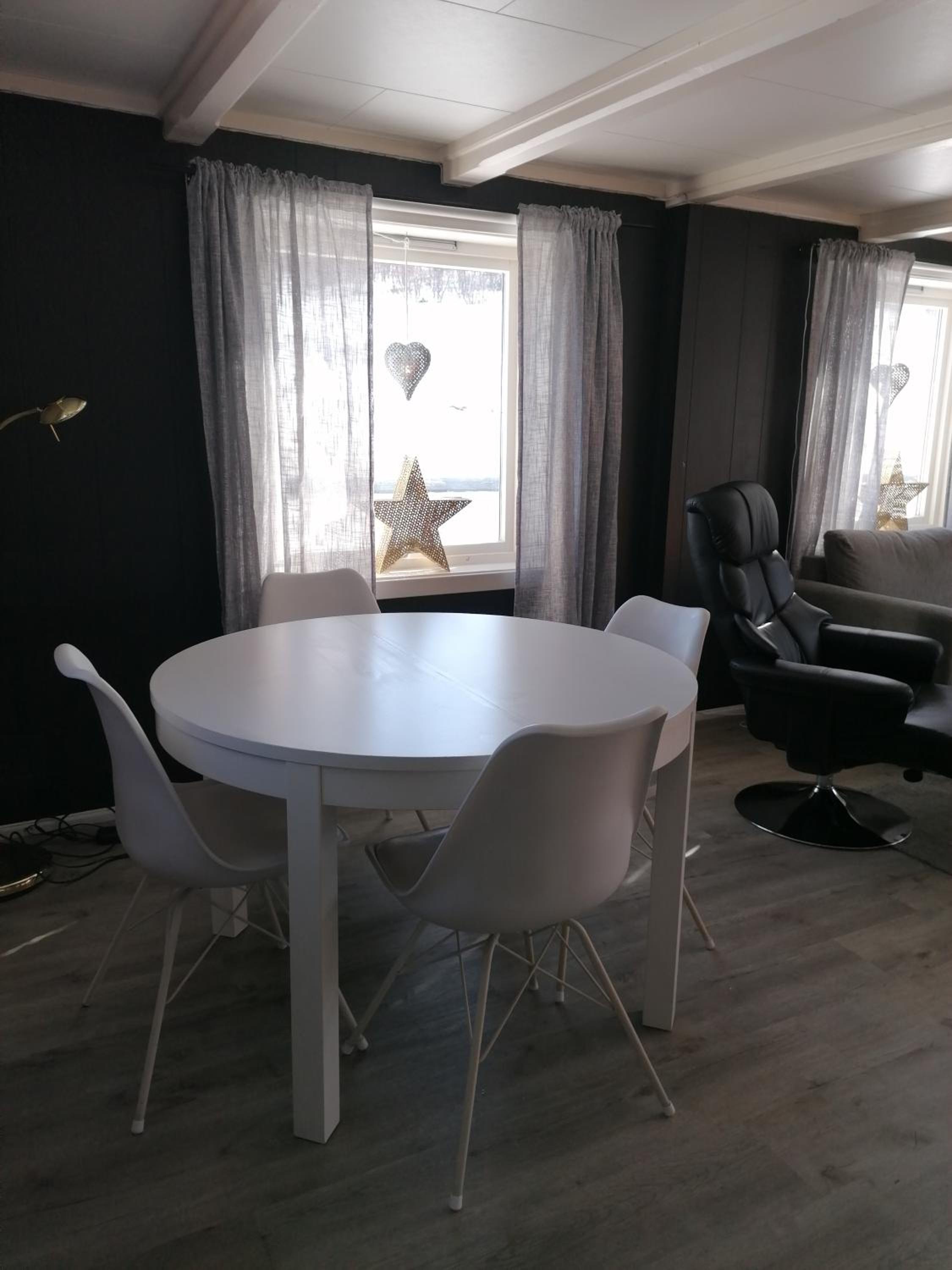 Three-Bedroom House - Photo 5
