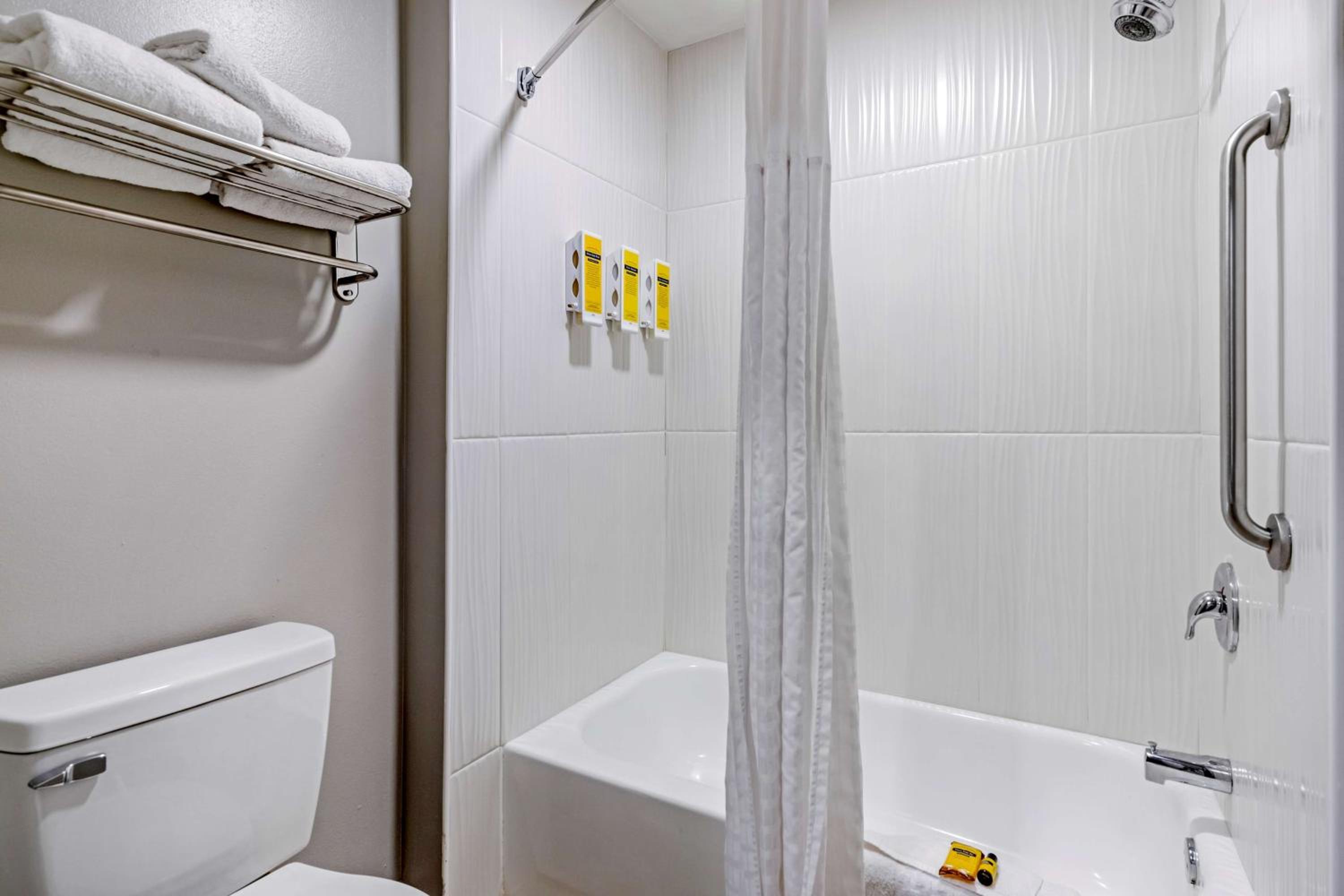 King Suite with Sofa Bed and Roll-In Shower - Disability Access/Non-Smoking