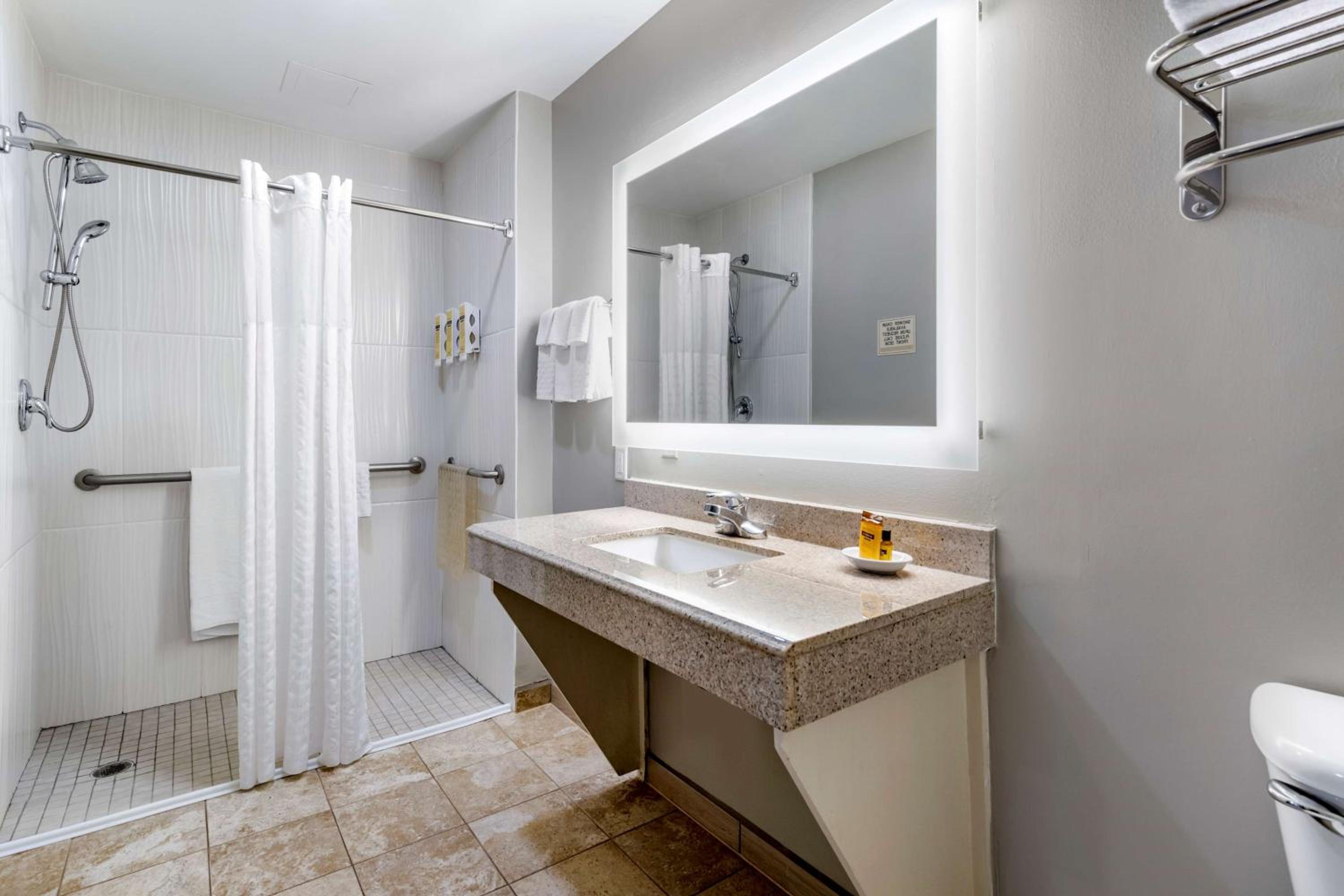 Queen Room with Two Queen Beds and Roll-In Shower - Mobility Accessible