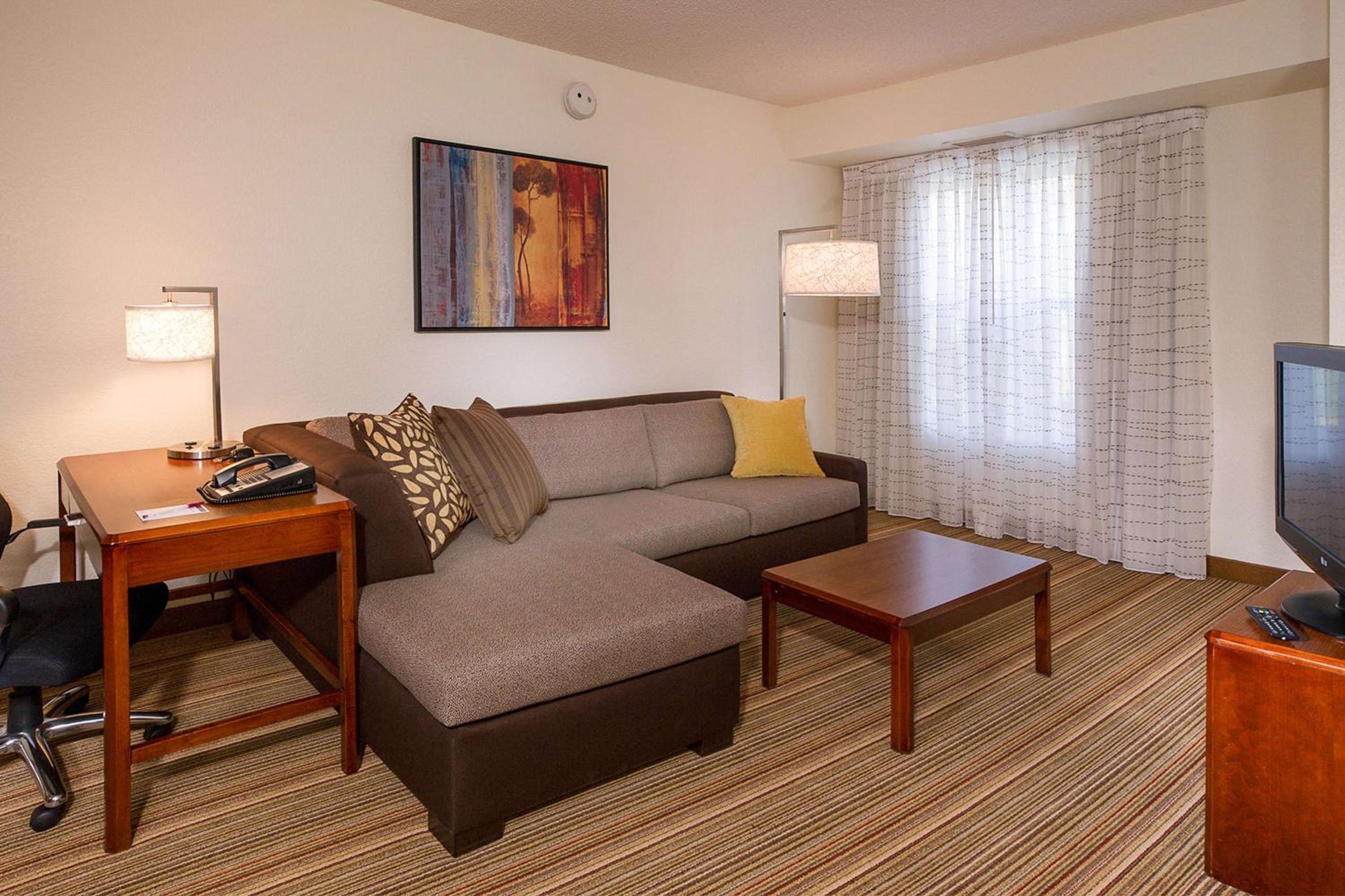 Two Bedroom Suite with Two Queen Beds - Photo 5