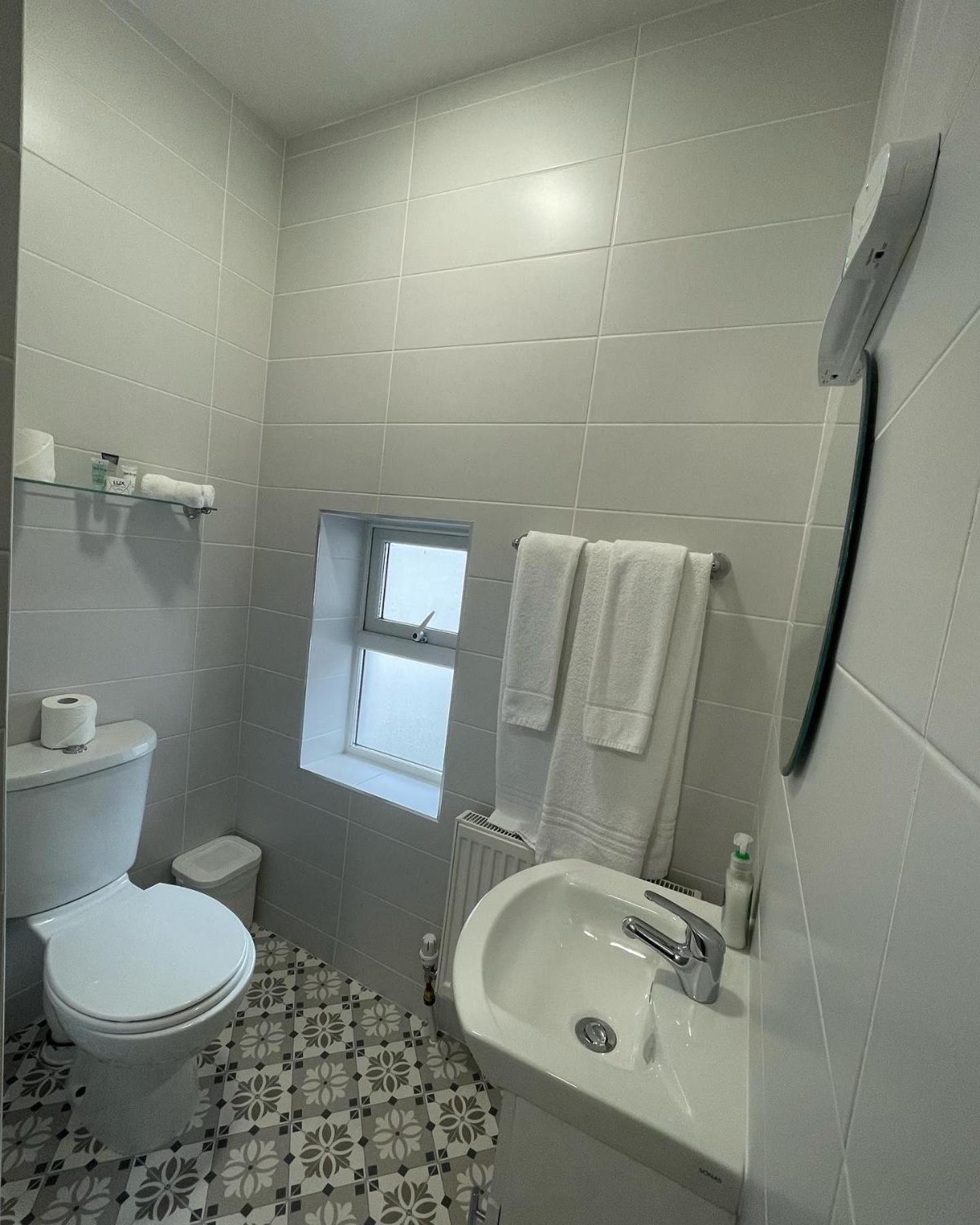 Double Room - Photo 12