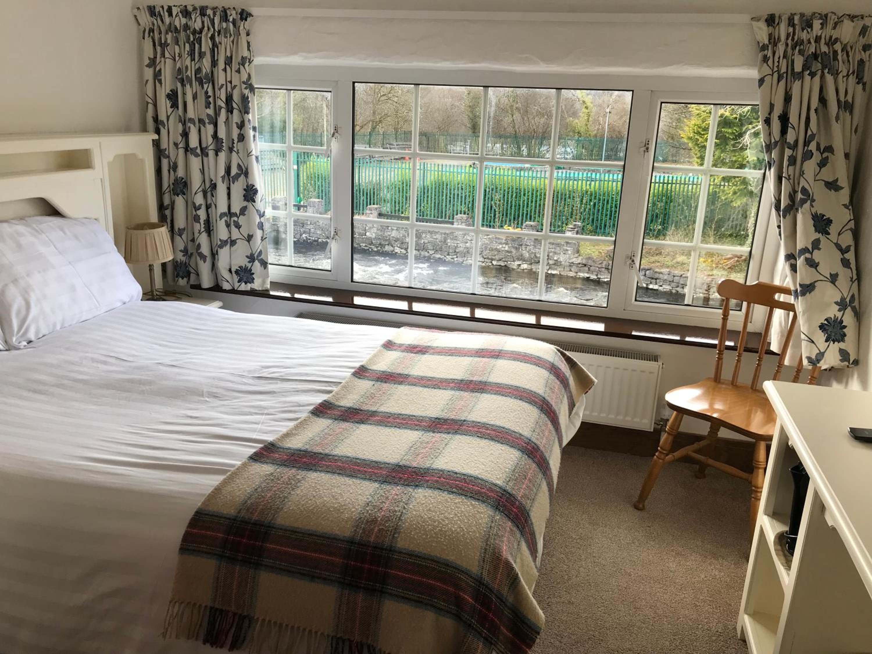 Budget Double Room - Photo 5