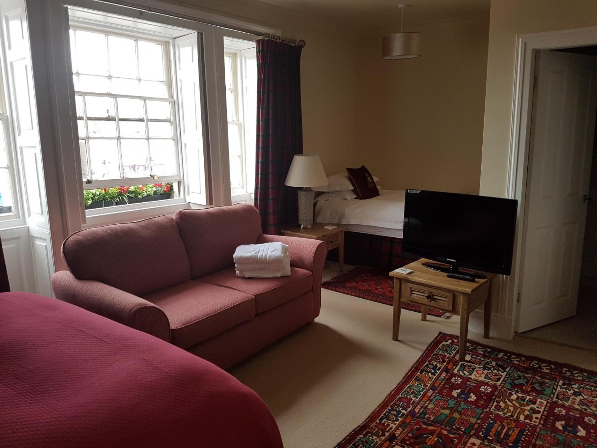 Family Room - Photo 2