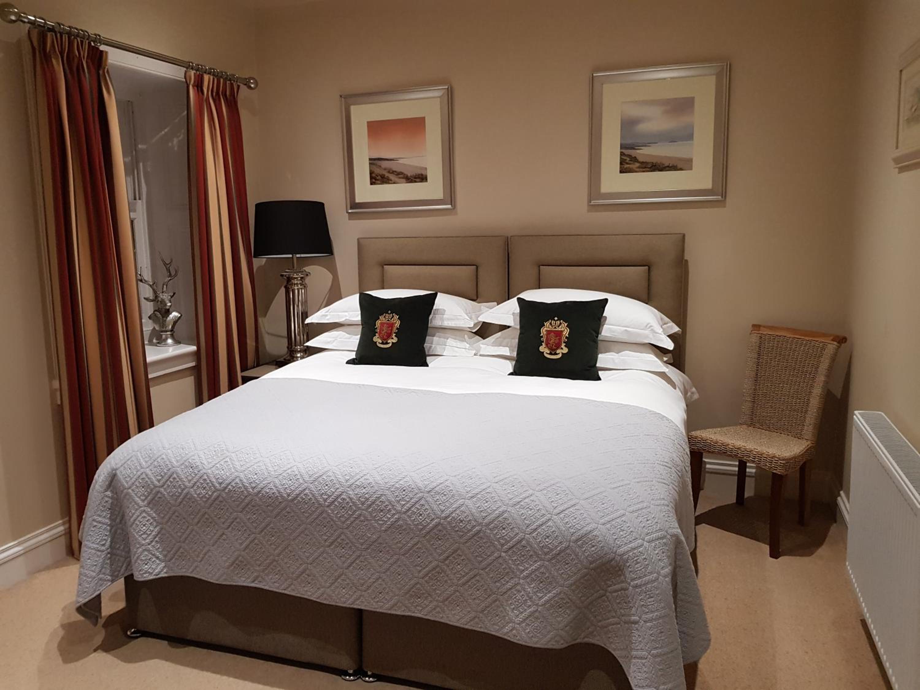 Twin Room with Private Bathroom - Photo 4