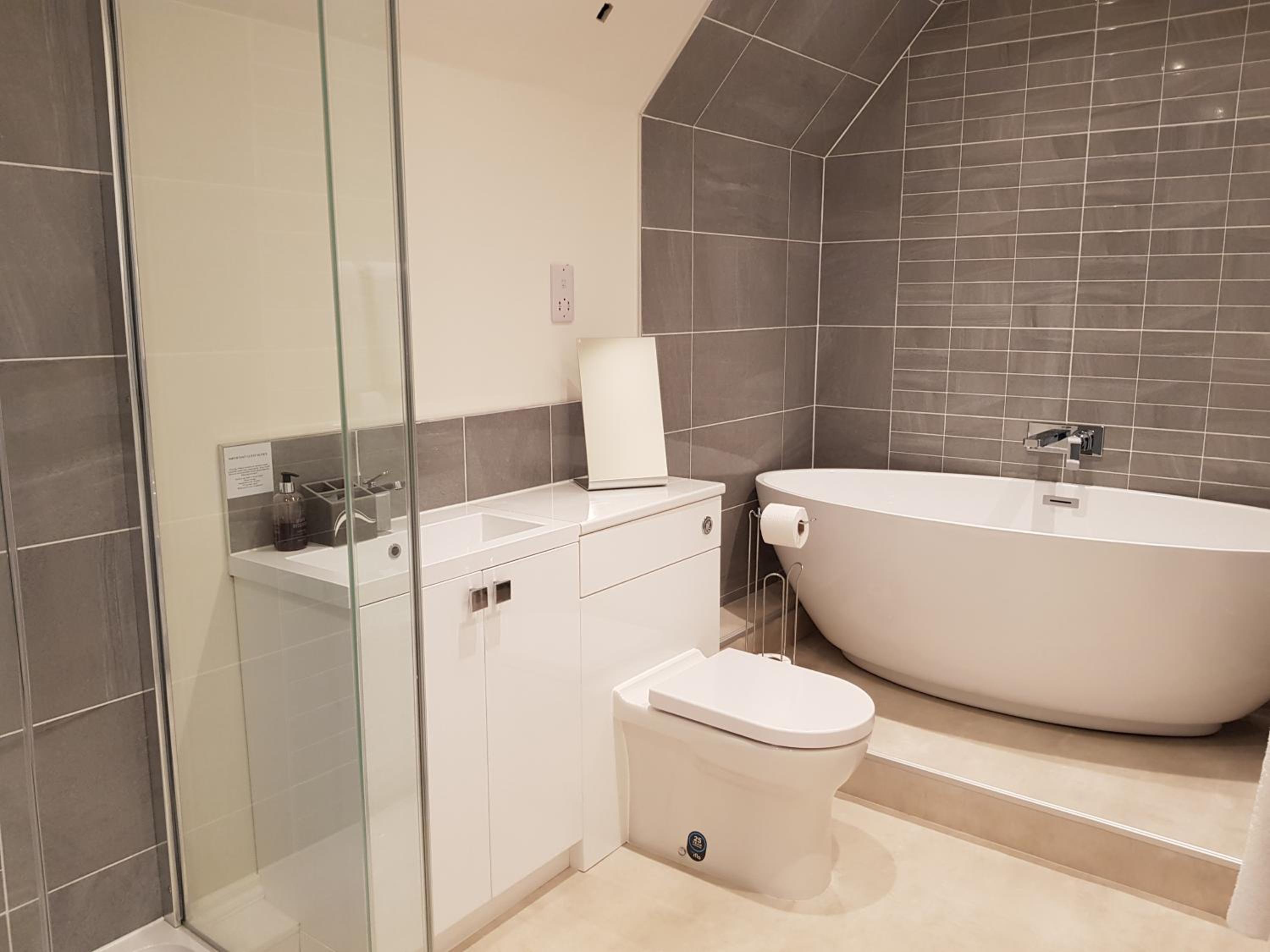 Twin Room with Private Bathroom - Photo 6