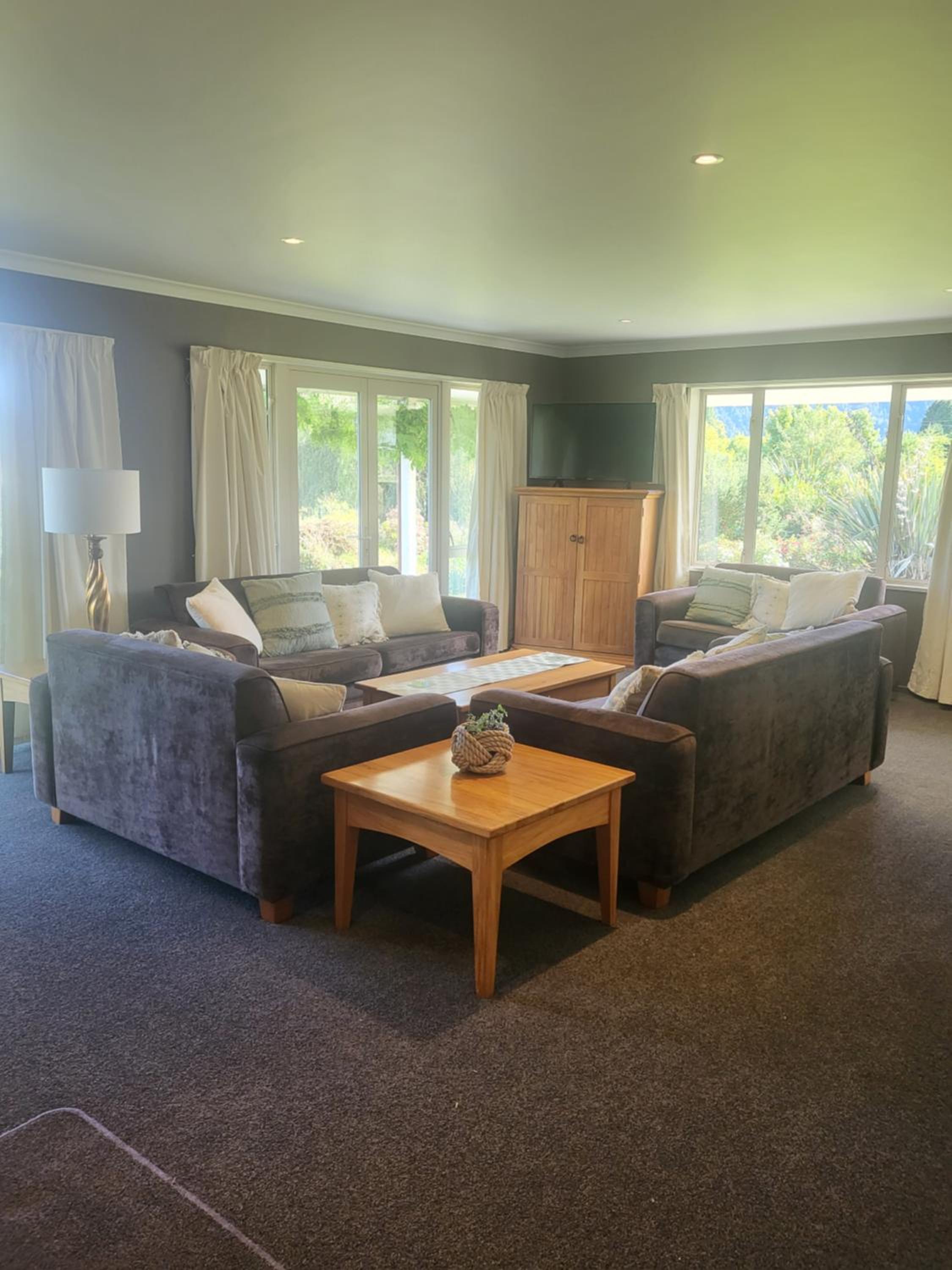 Six-Bedroom House - Photo 8
