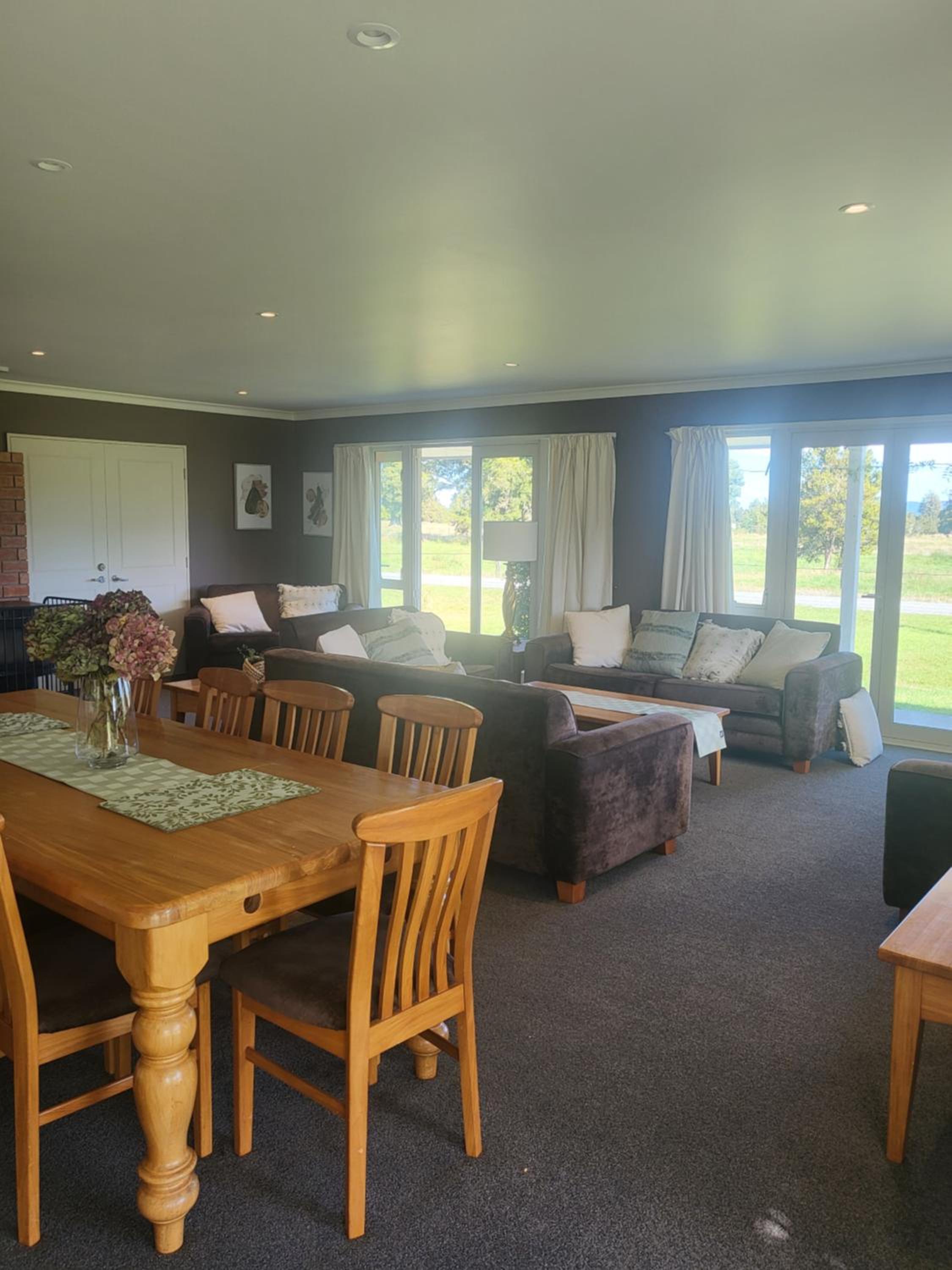 Six-Bedroom House - Photo 9
