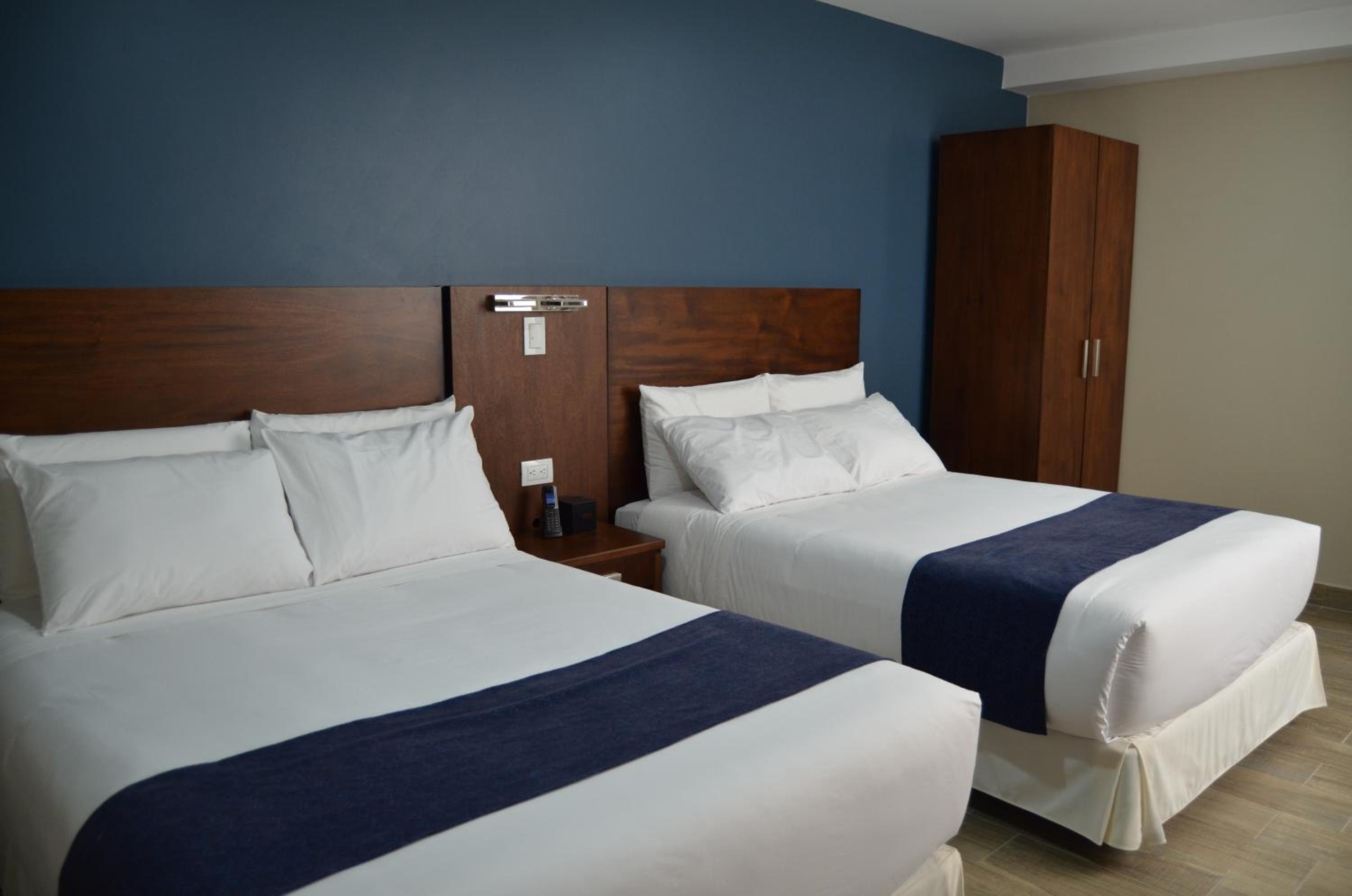 Deluxe Room (2 Adults + 1 Child) photo 3