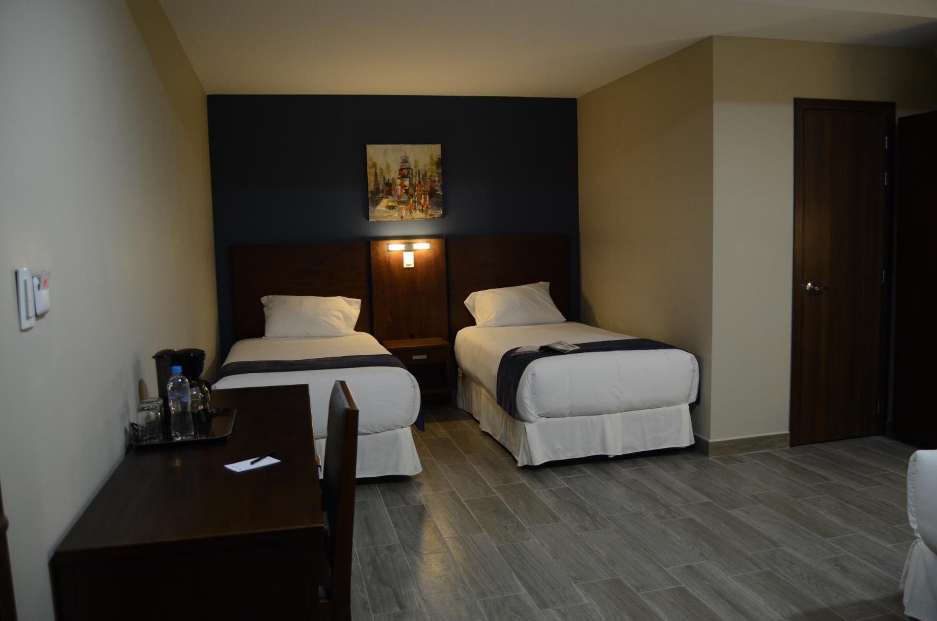 Deluxe Family Room photo 1