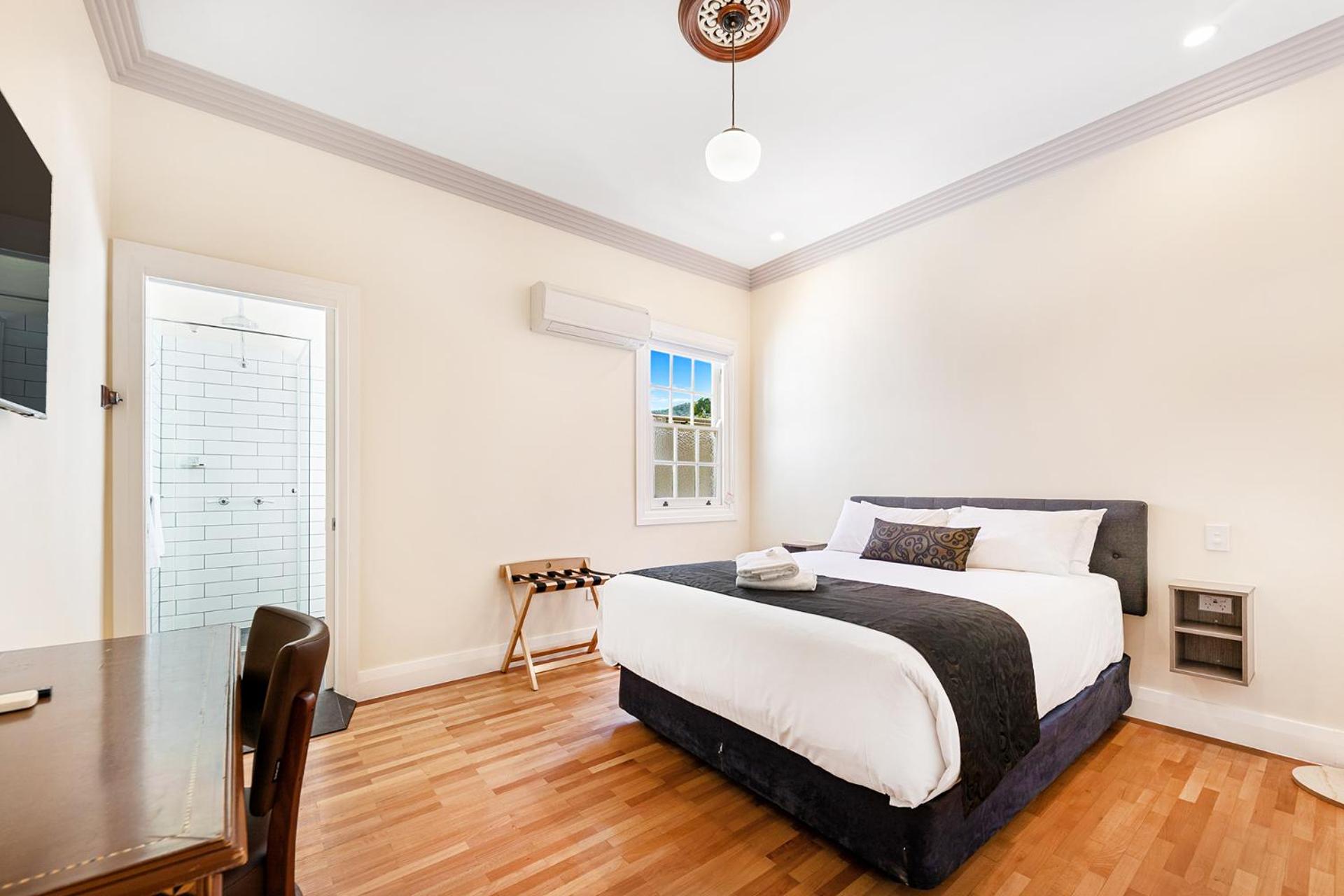 Queen Room with Private Bathroom