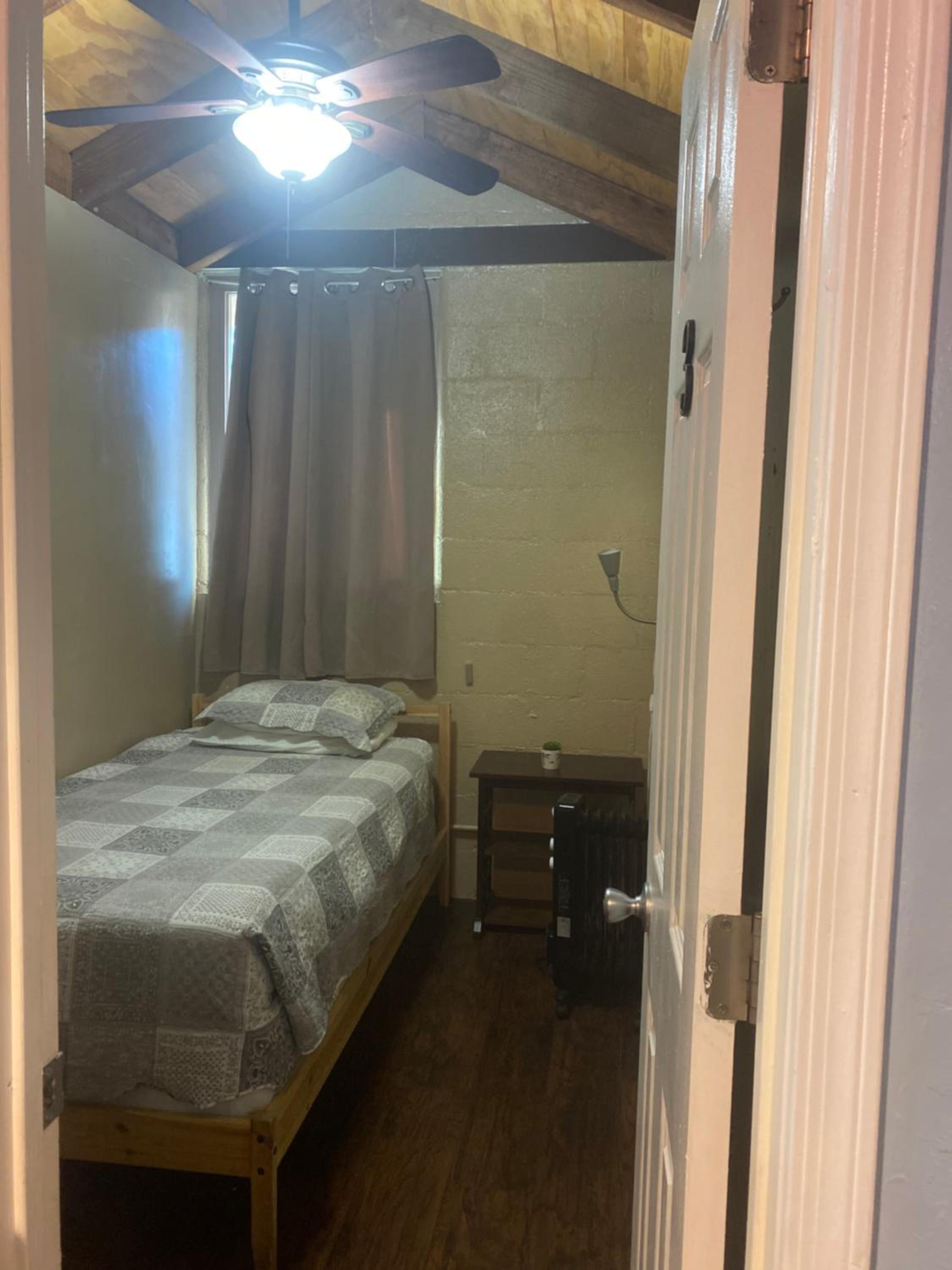 Single Room photo 3