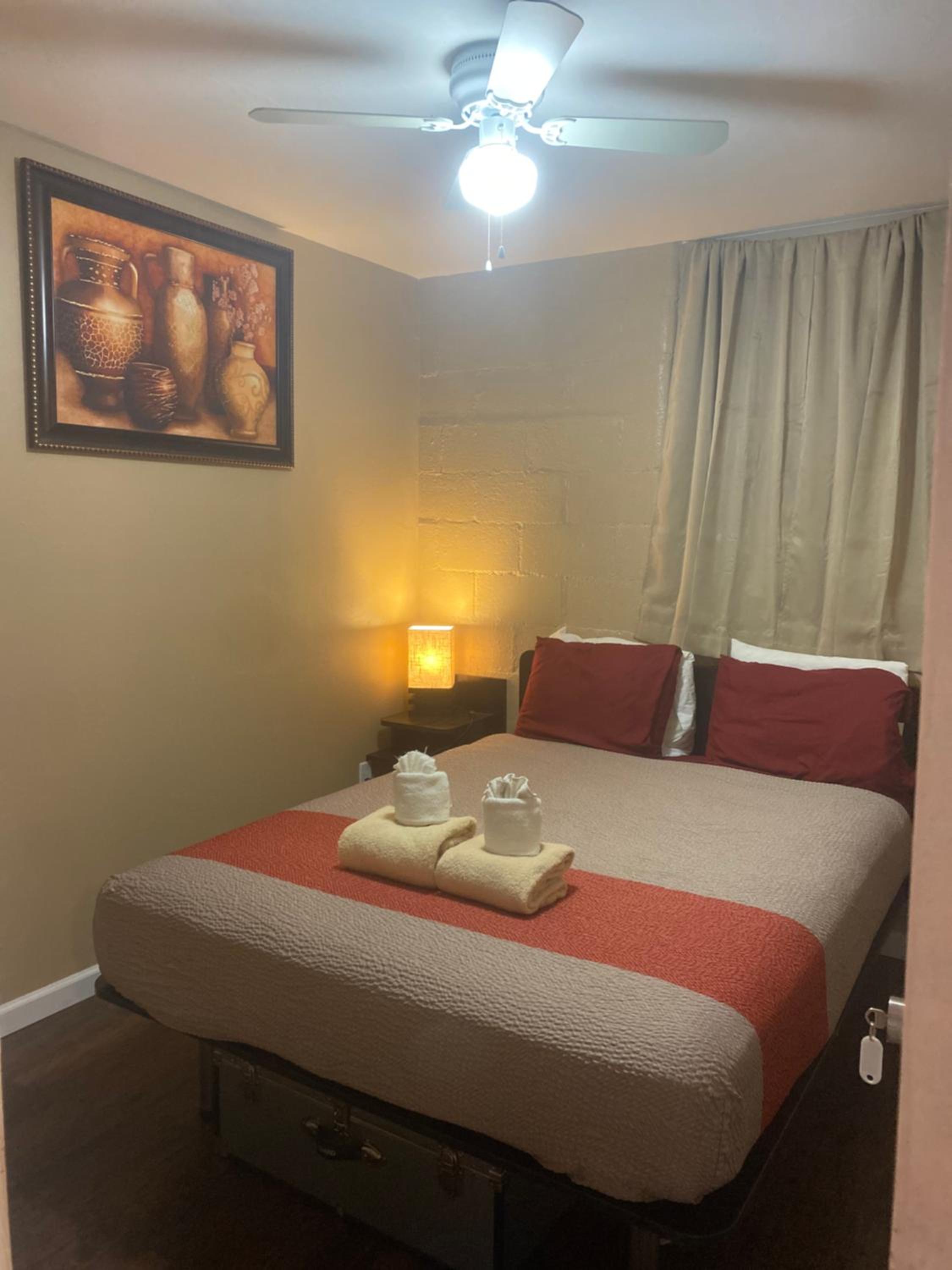 Queen Room - Photo 11
